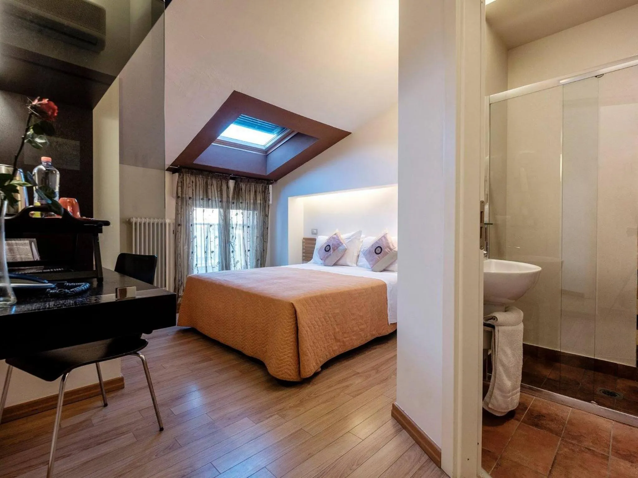 Photo of the whole room, Bed in Hotel Villa Lalla