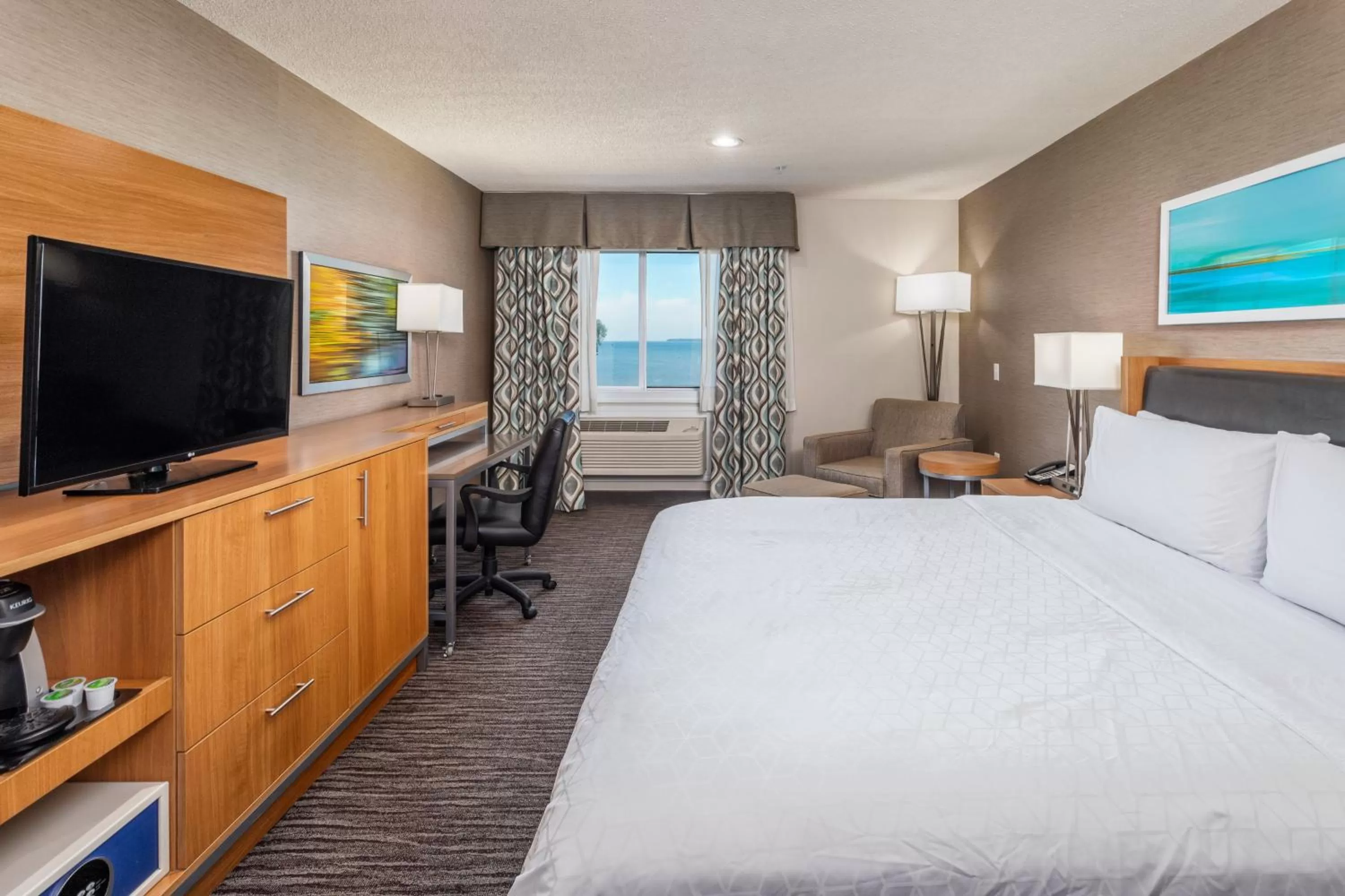 Photo of the whole room, Bed in Holiday Inn Express Annapolis East-Kent Island by IHG