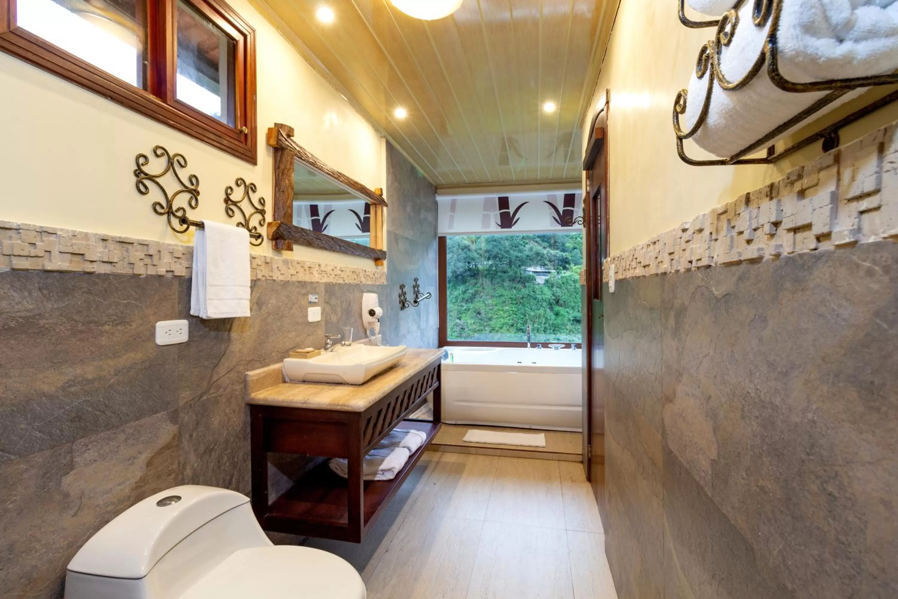 Hot Tub in Aldea Real Eco Friendly