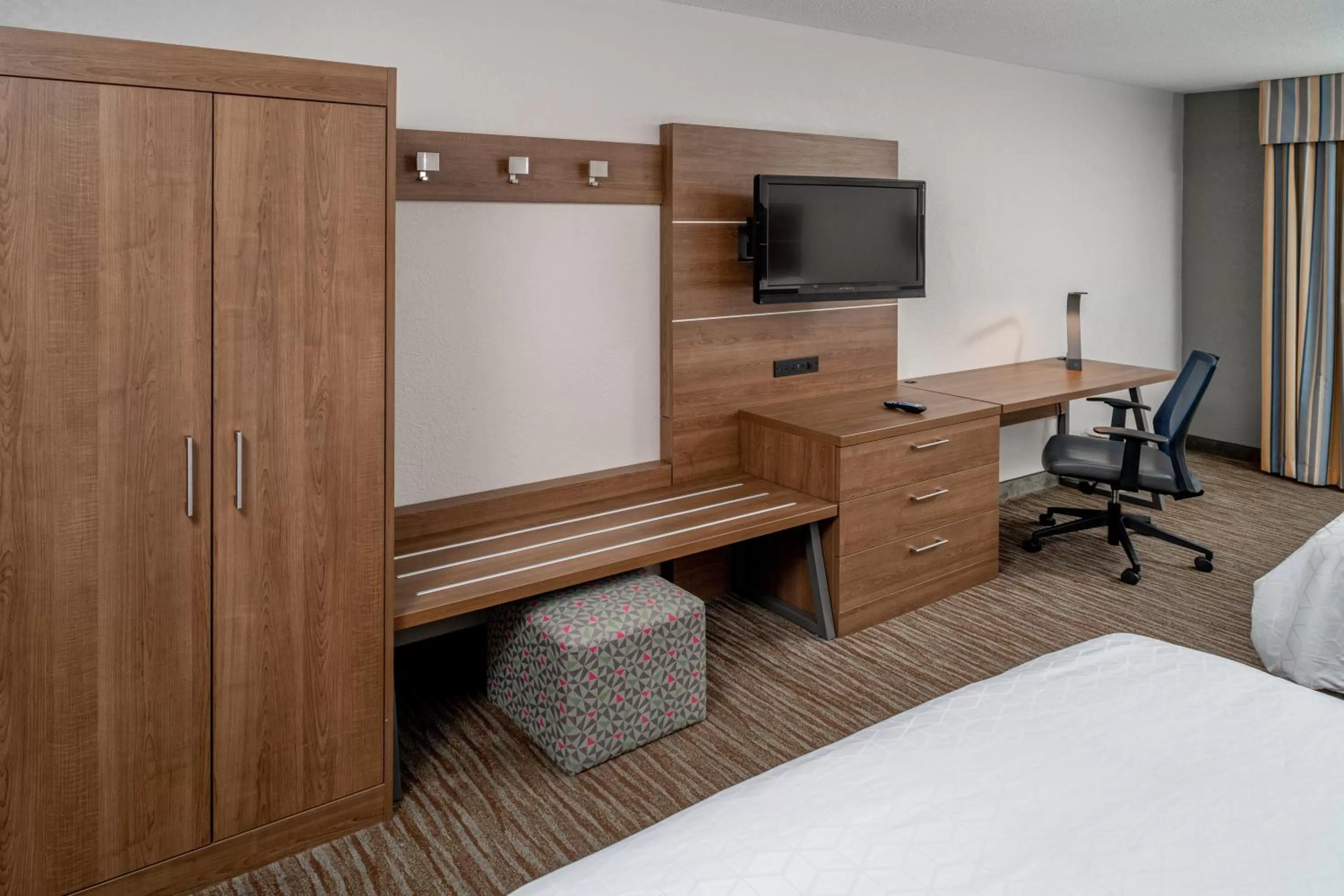 TV and multimedia, Bed in Holiday Inn Express and Suites Pikeville by IHG