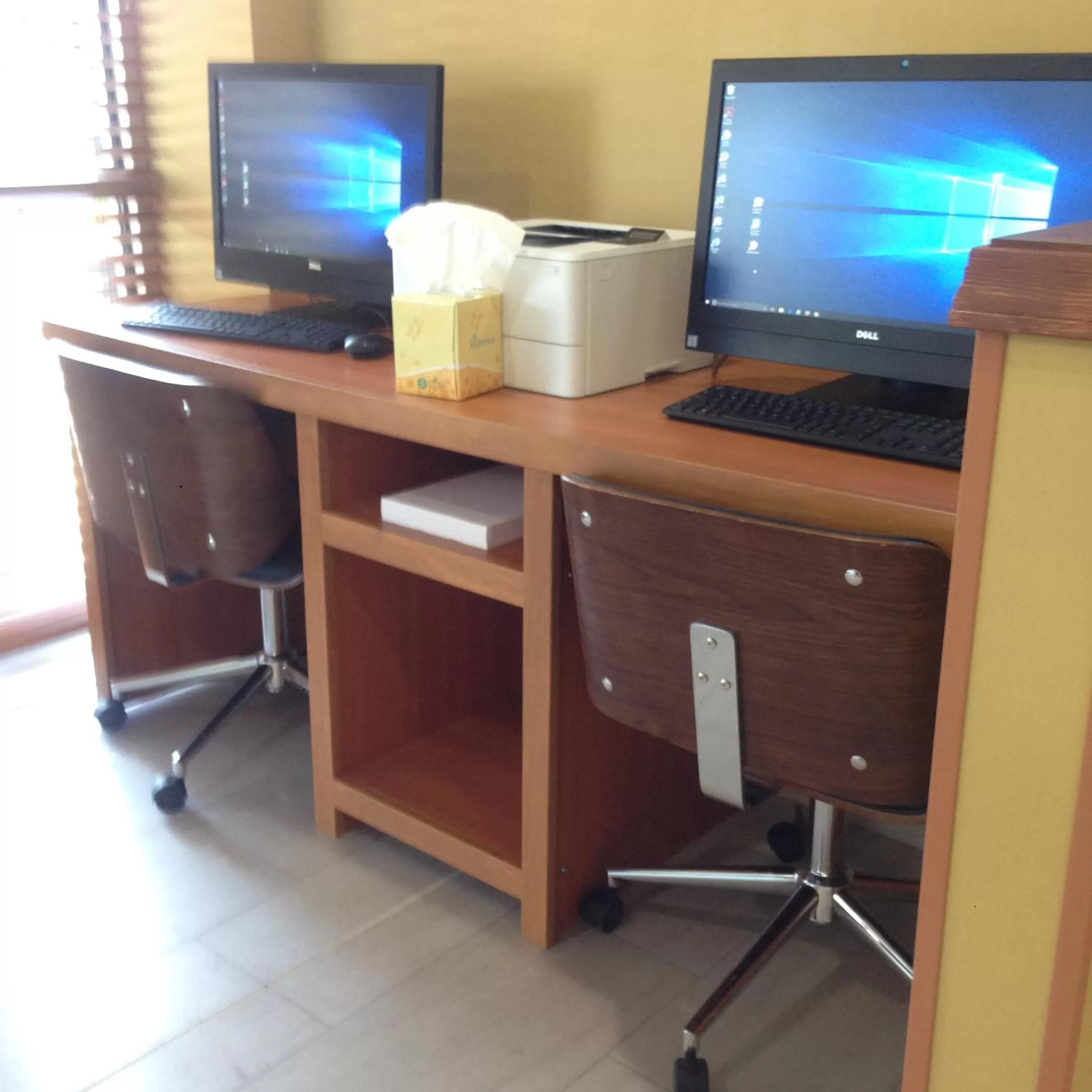 Business facilities in Country Inn & Suites by Radisson, Delta Park North Portland