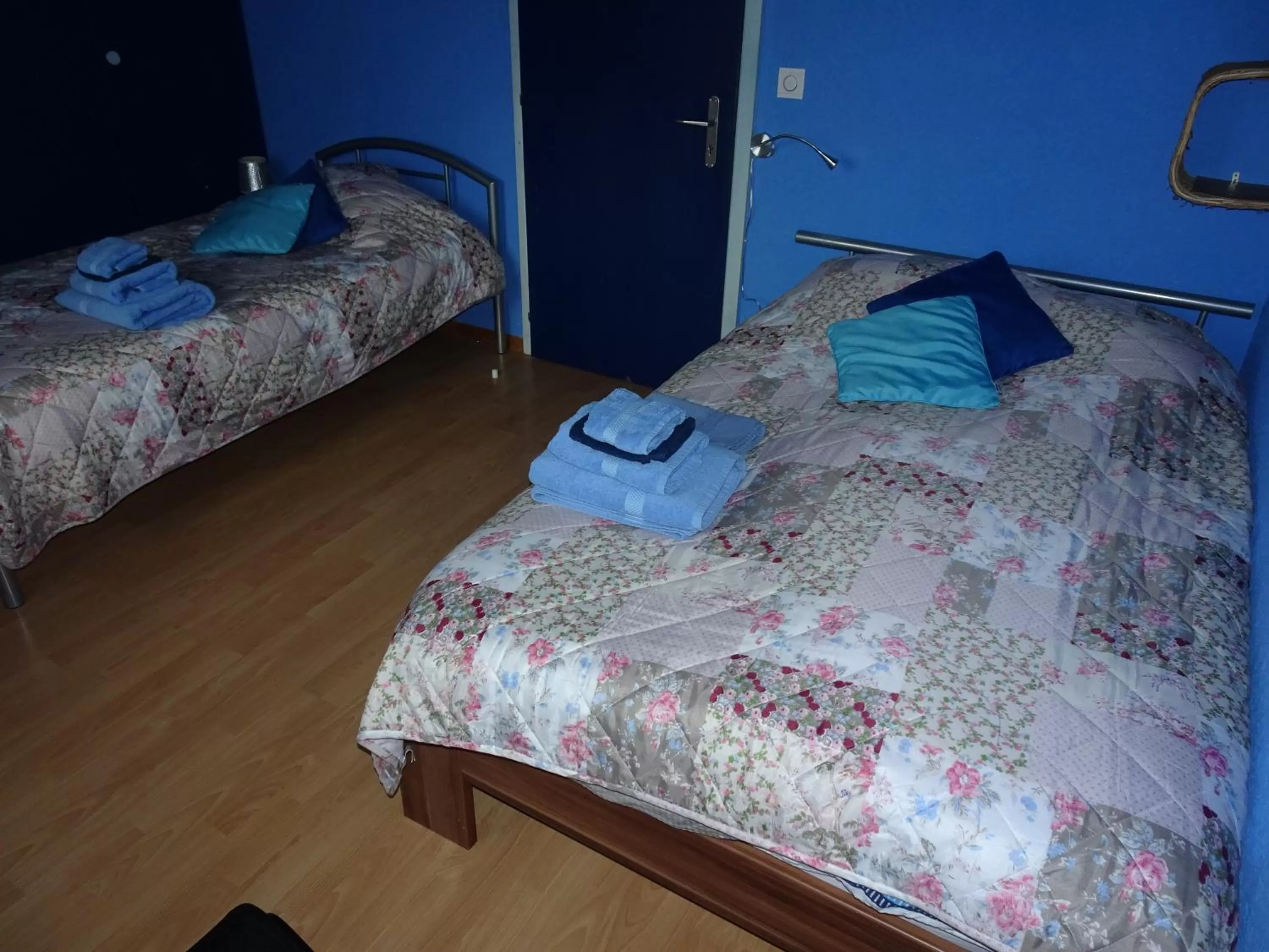 Photo of the whole room, Bed in la grange à Caroline