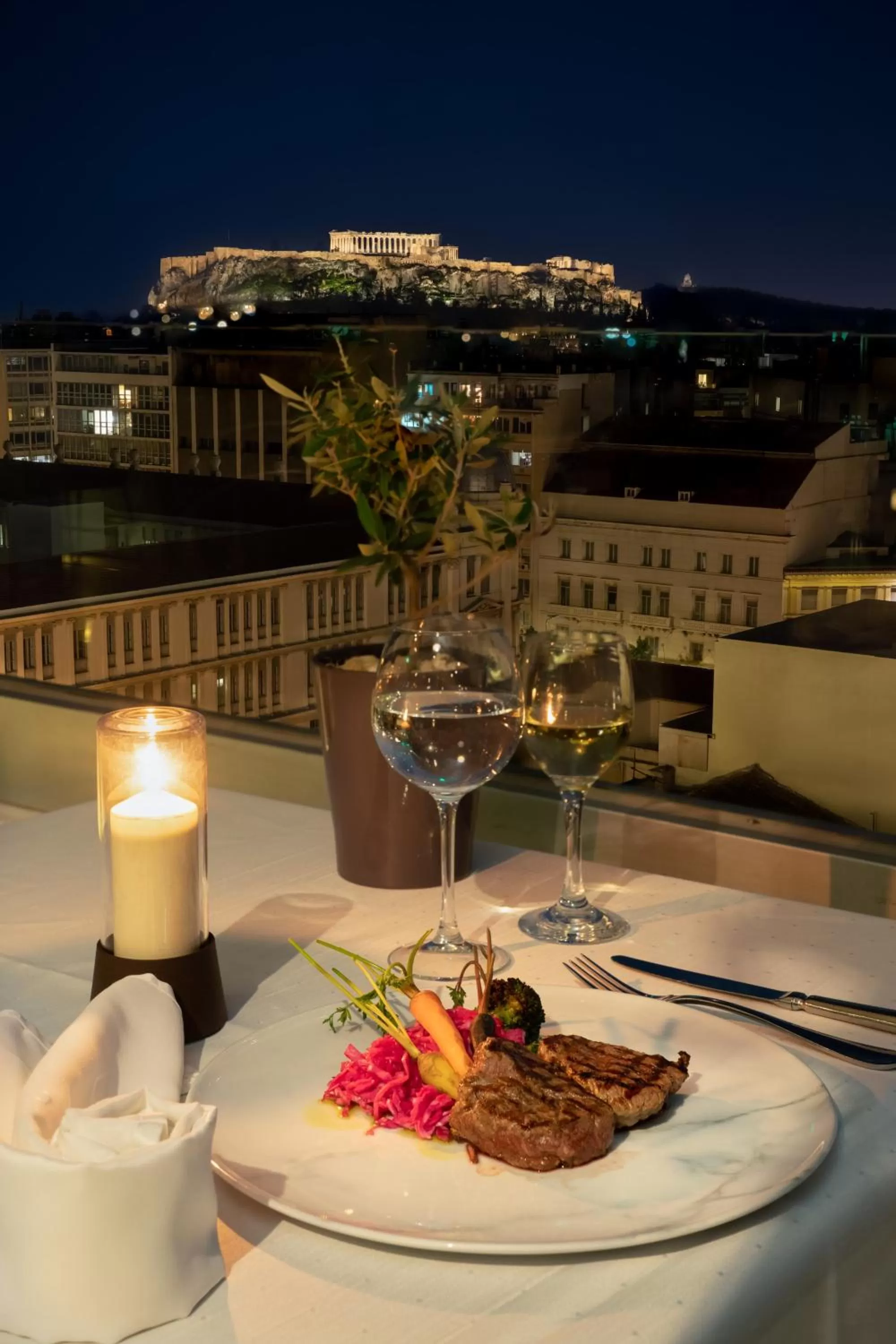 Restaurant/places to eat in Titania Hotel