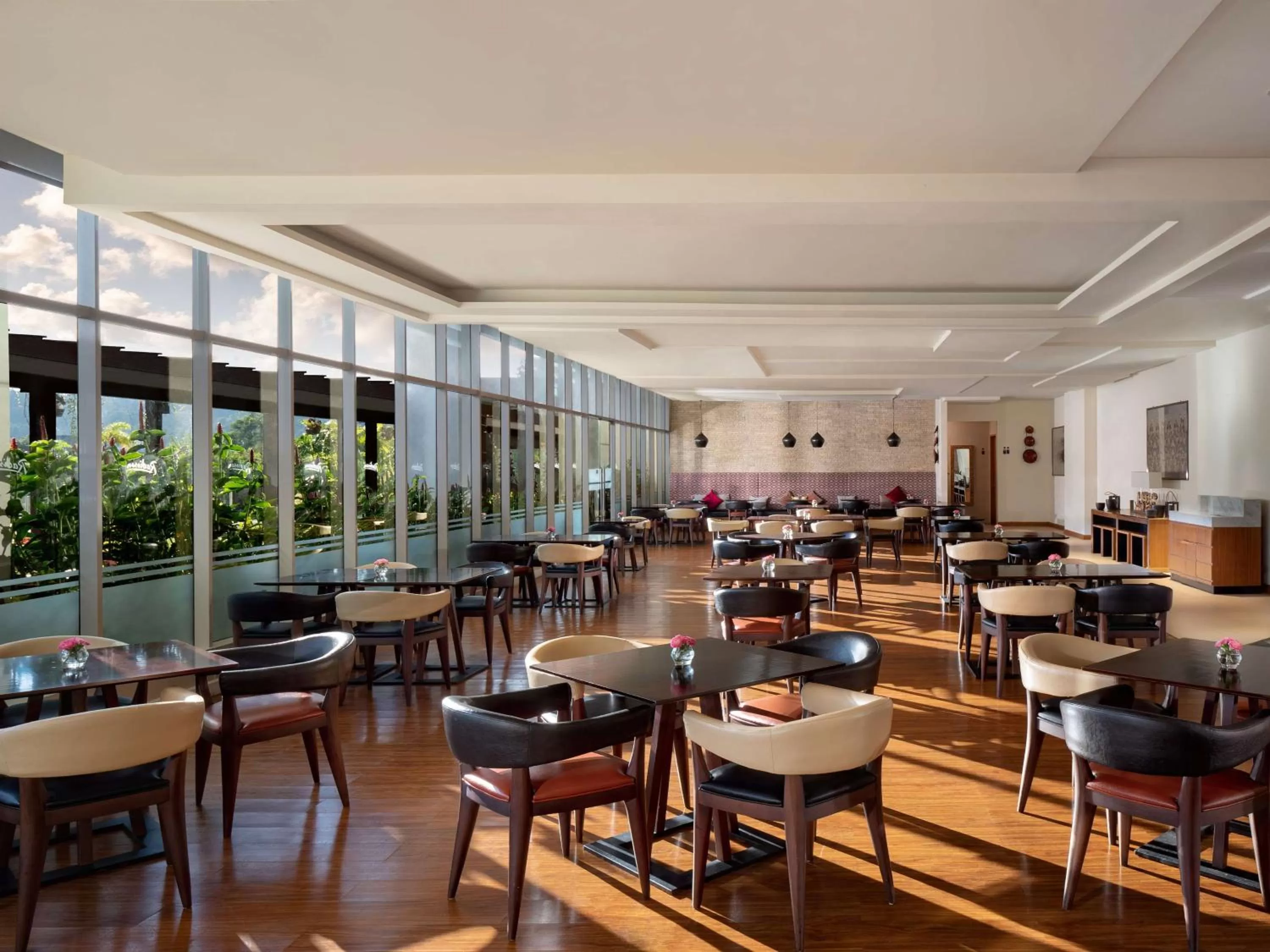 Restaurant/places to eat in Radisson Golf & Convention Center Batam