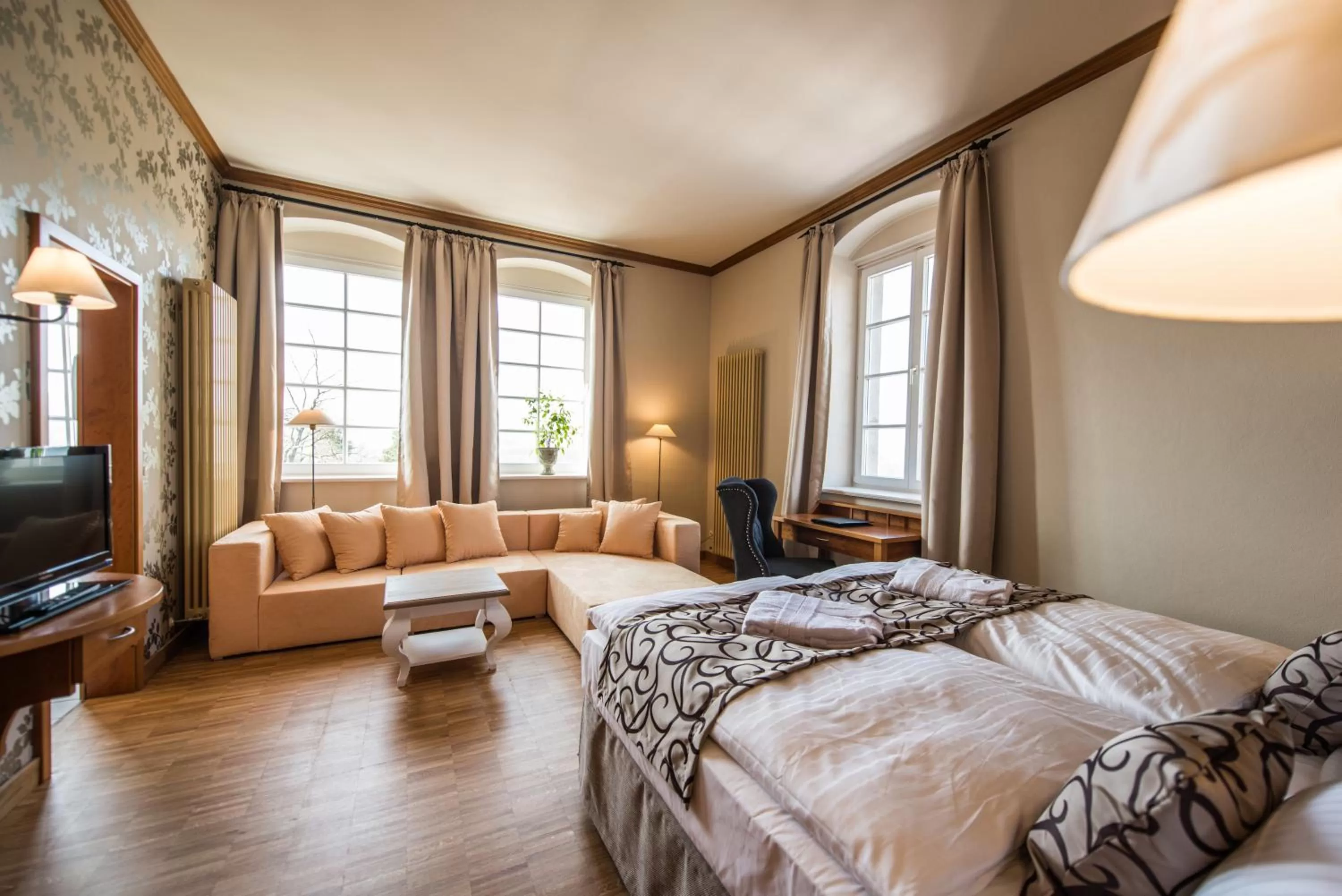 Photo of the whole room, Bed in Berghotel Eisenach