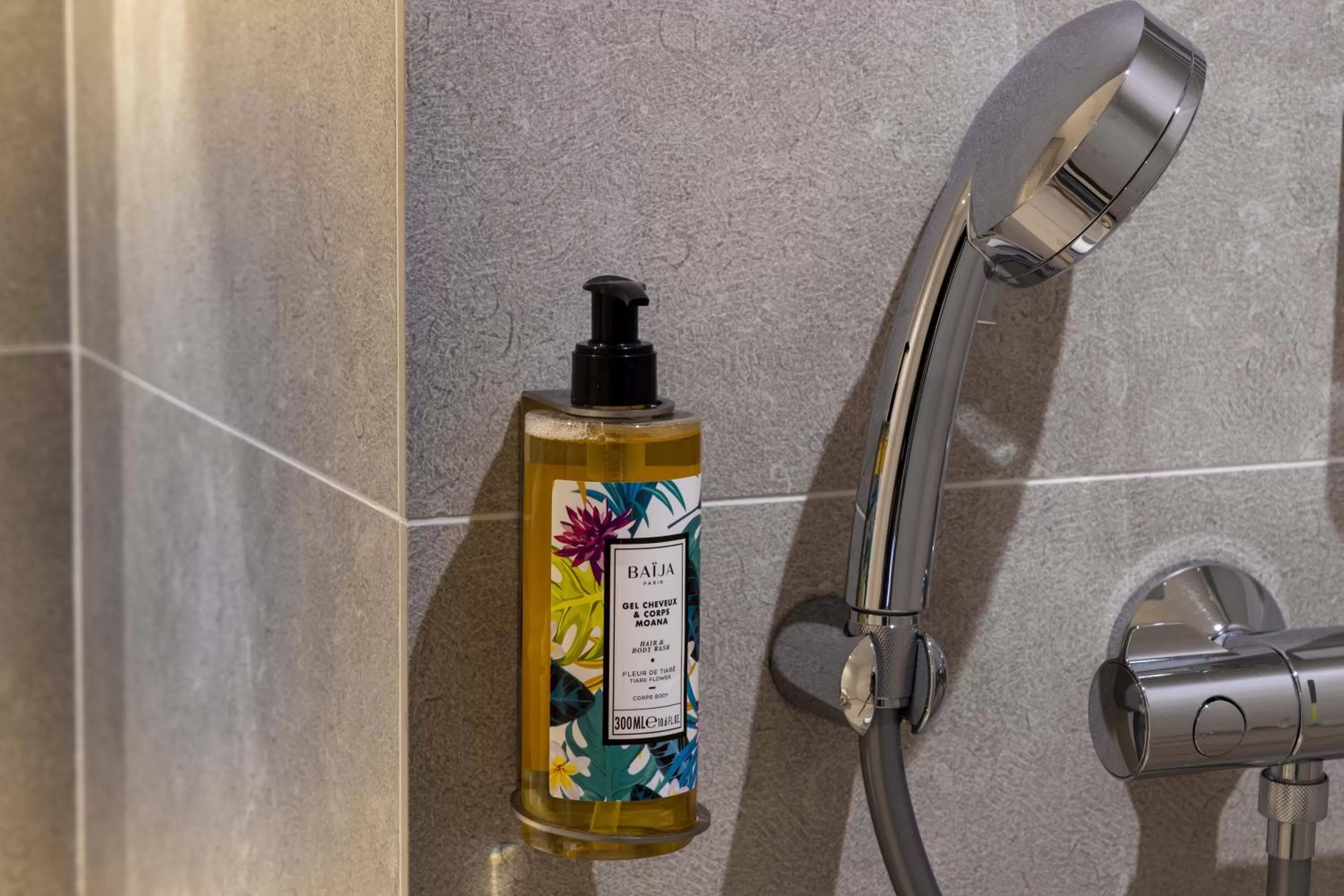 Bathroom in Hotel Paris Louis Blanc