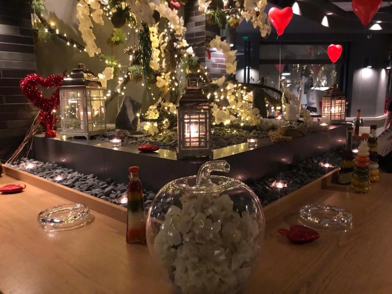 Restaurant/places to eat in All Seasons Residence Design Hotel - Free parking