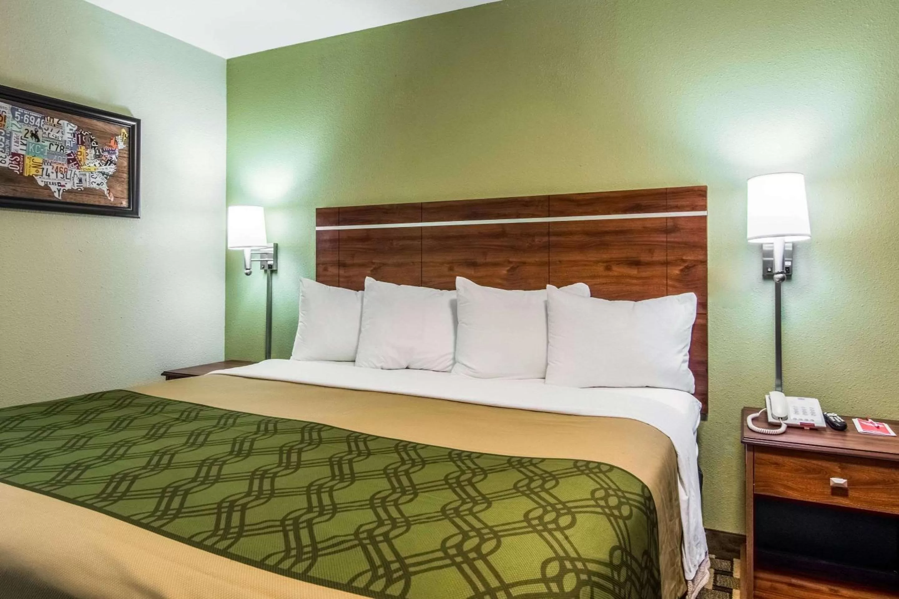 Photo of the whole room, Bed in Econo Lodge Jasper