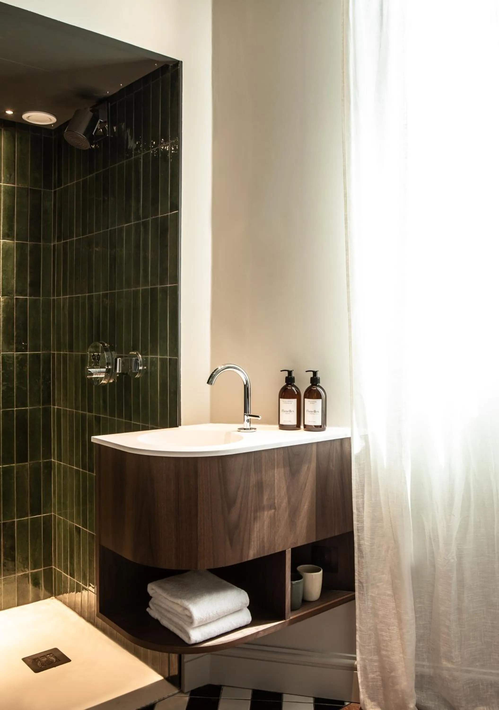 Bathroom in Hotel Flanelles Paris