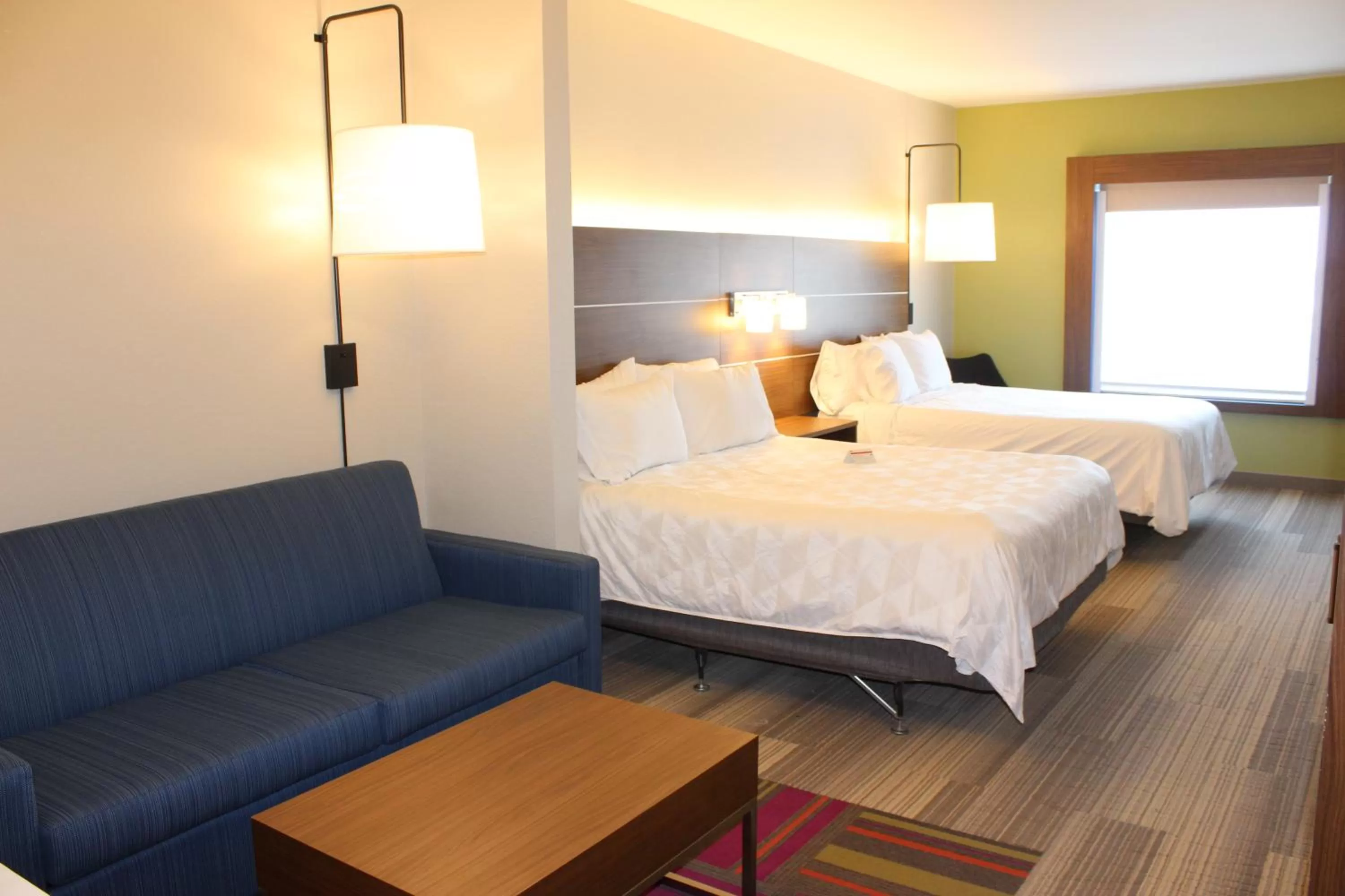 Bed in Holiday Inn Express Hotel & Suites Mansfield by IHG