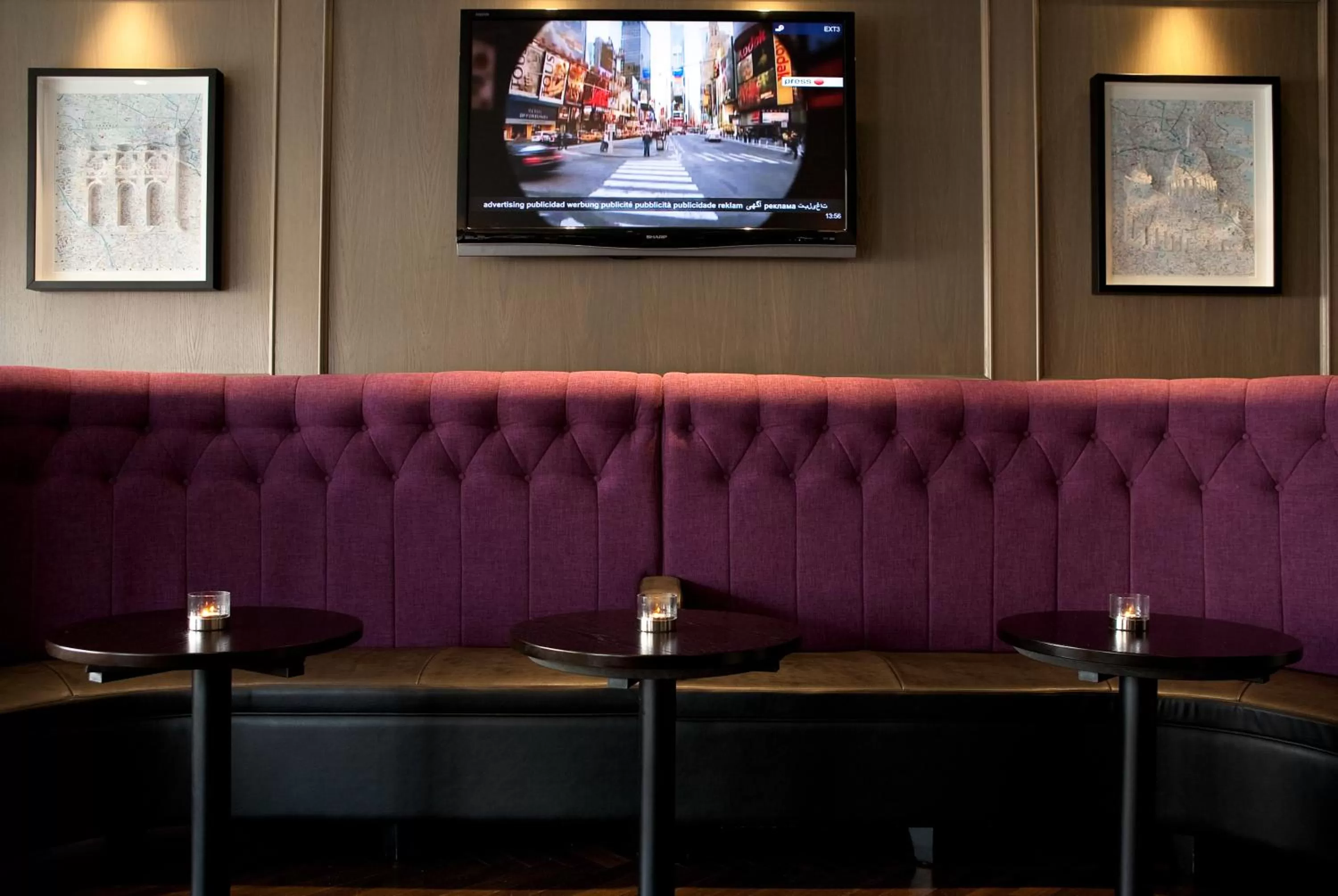 Lounge or bar in Leonardo Hotel Dublin Christchurch