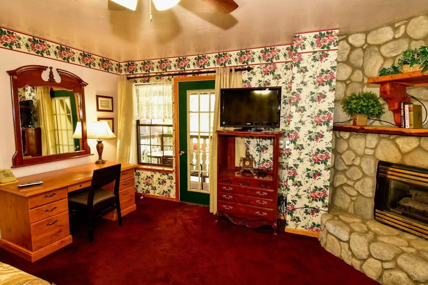 Photo of the whole room in Black Forest Lodge