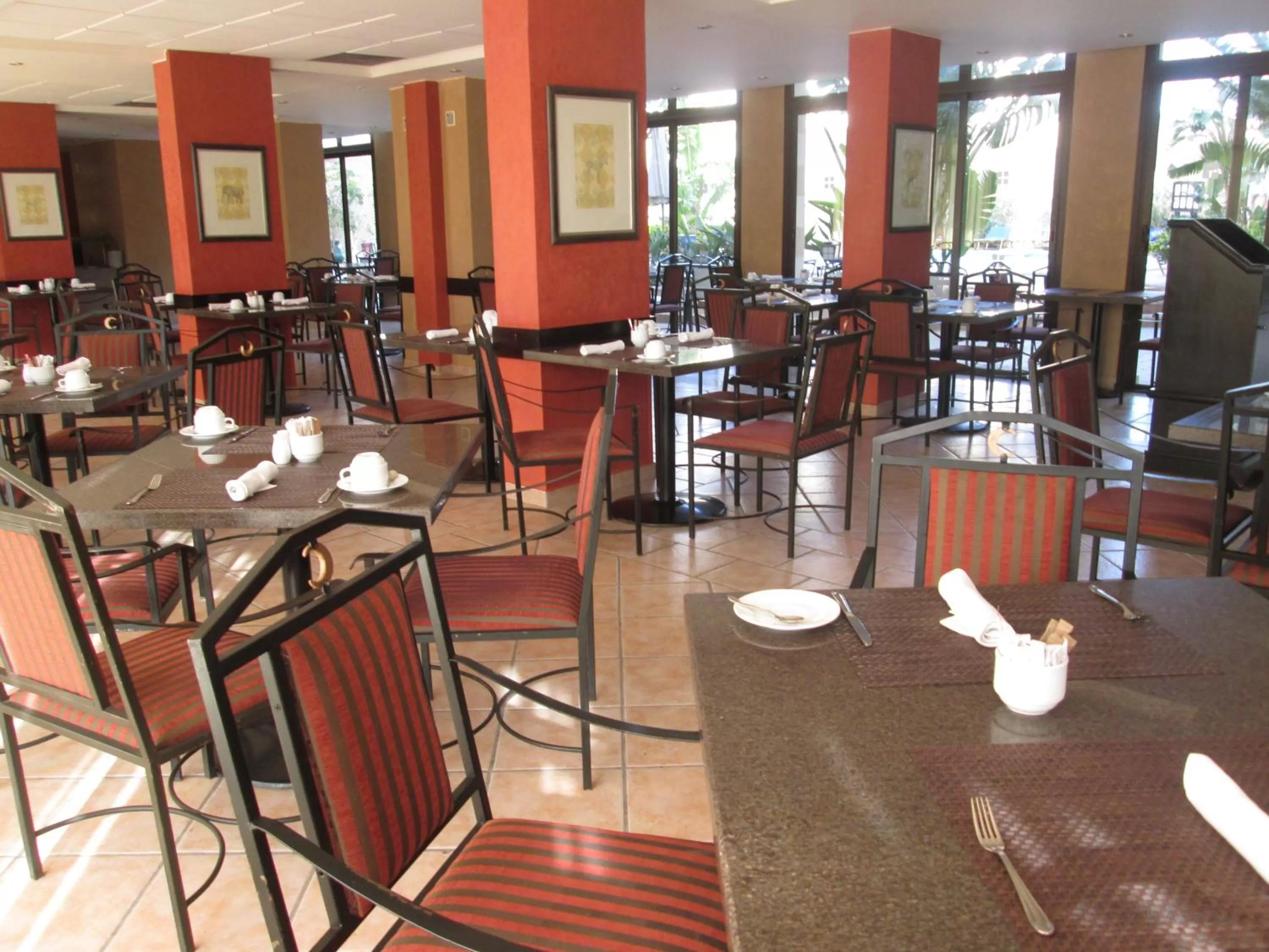 Restaurant/places to eat in Solymar Ivory Suites