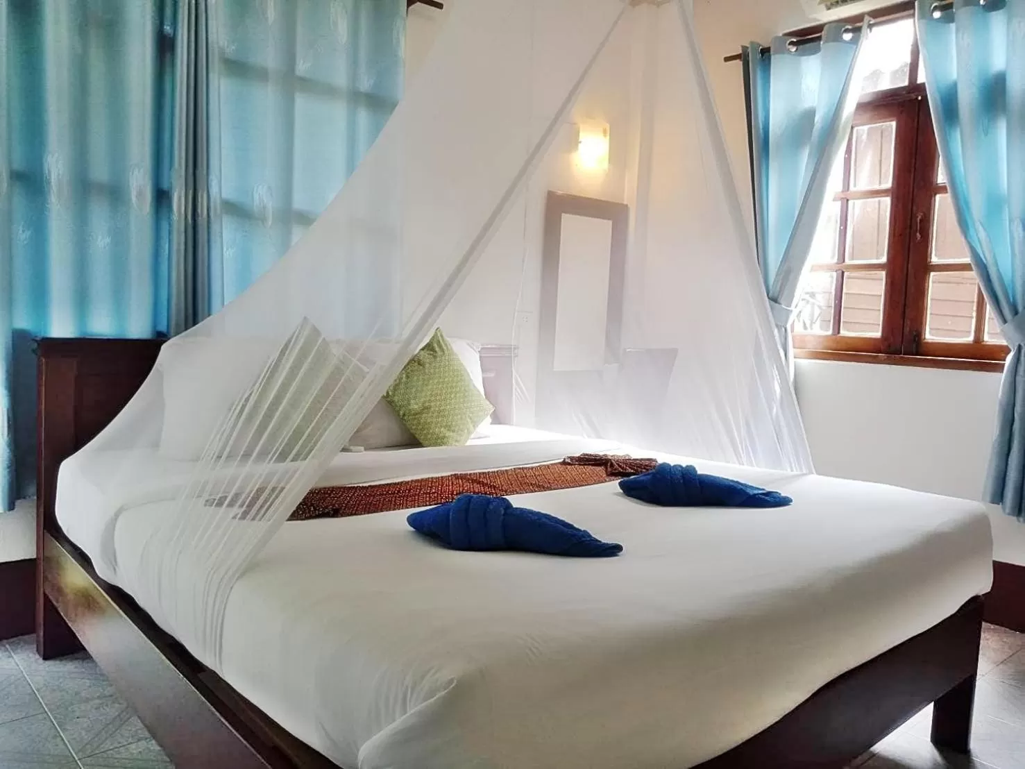 Bed in Tree Tops River Huts