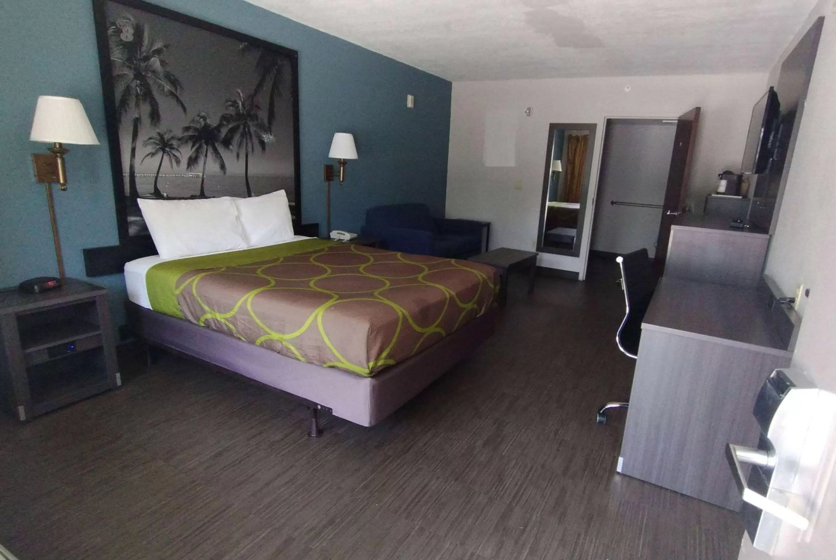 Photo of the whole room, Bed in Super 8 Motel by Wyndham near Fort Lauderdale Arpt