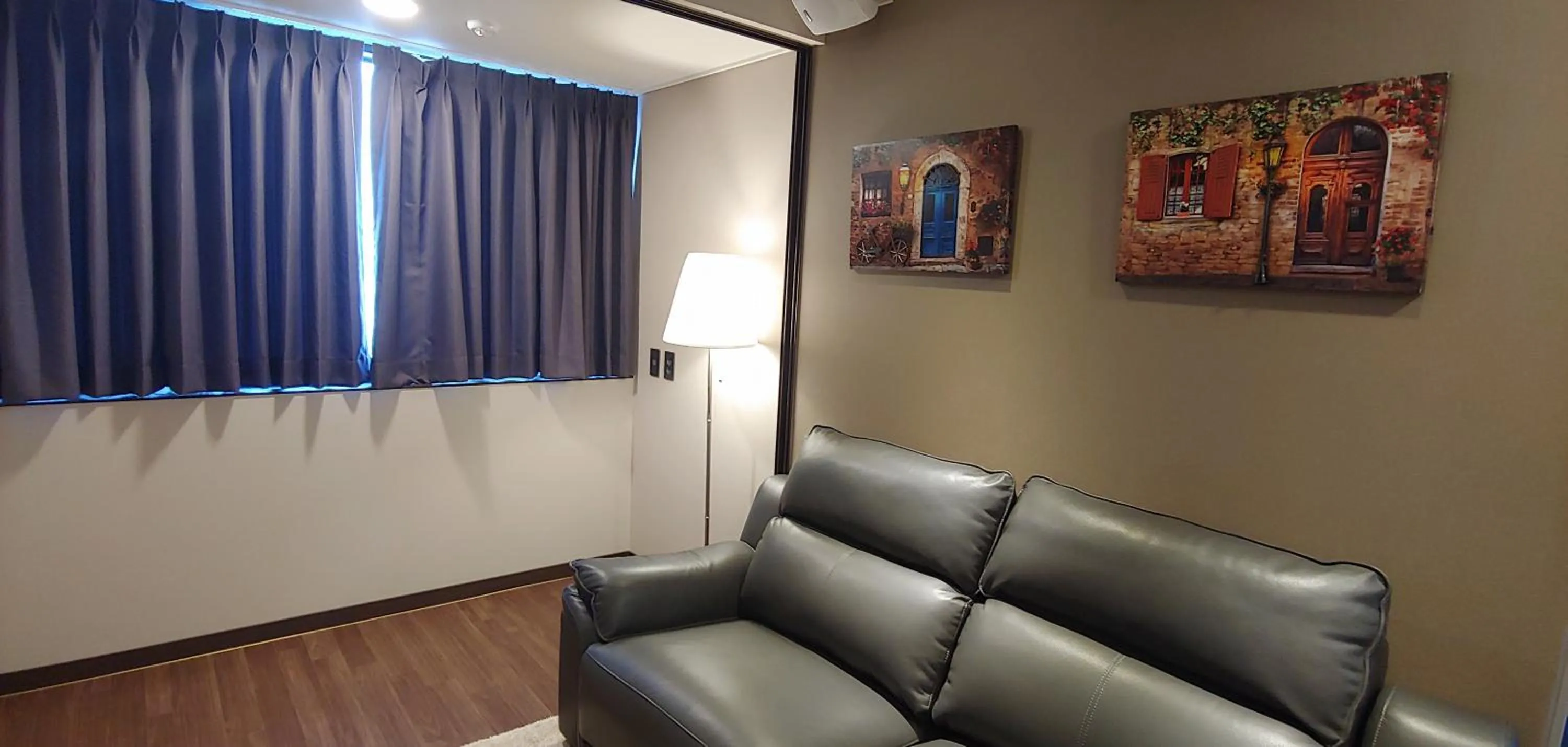 Western Bay Marina Hotel