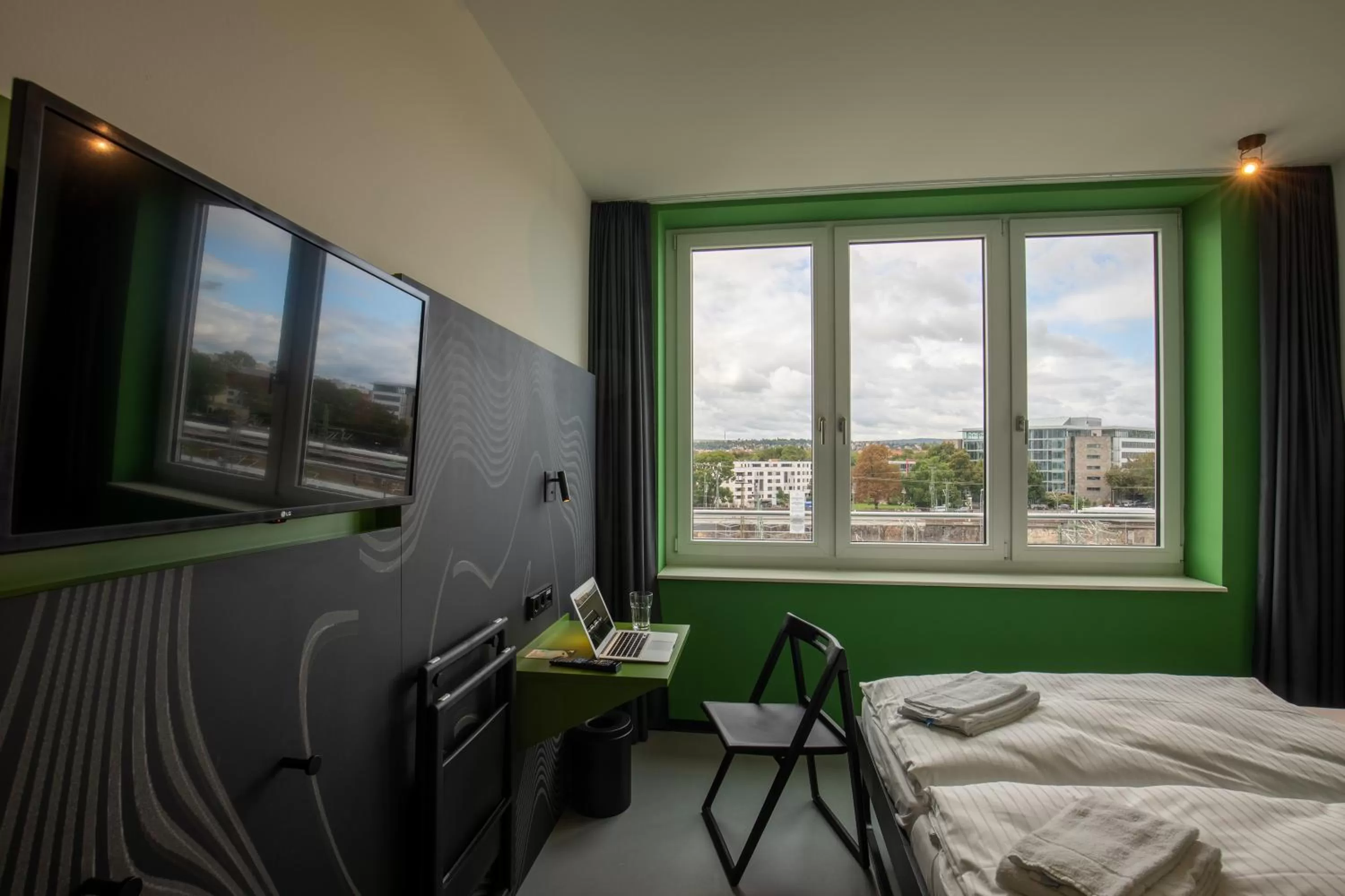 Photo of the whole room, Mountain View in MEININGER Hotel Dresden Zentrum