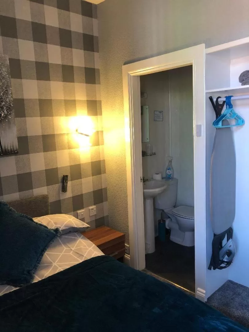 Property building, Bed in Springfield Hotel