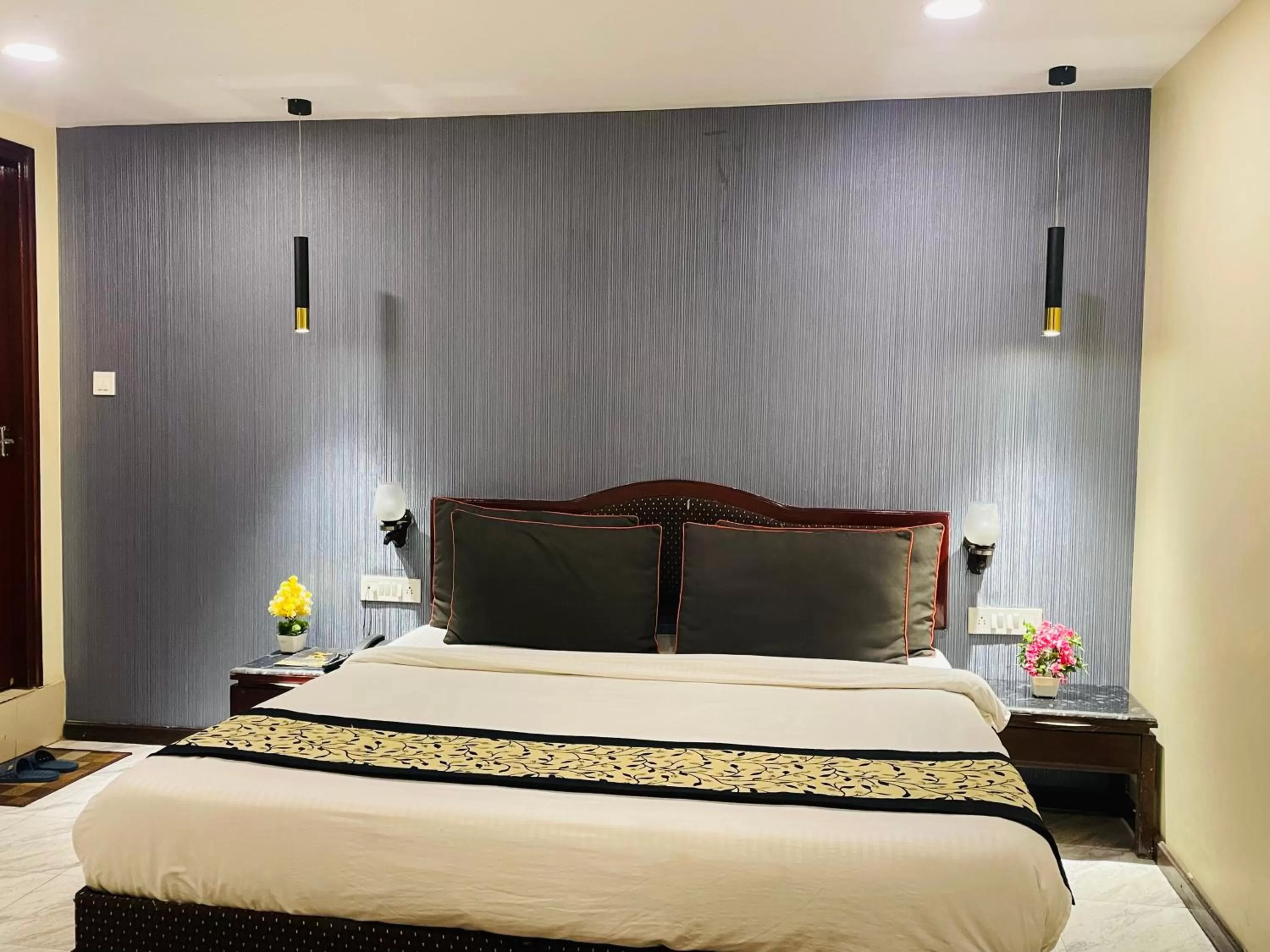 THE ROYAL PRESIDENCY INN