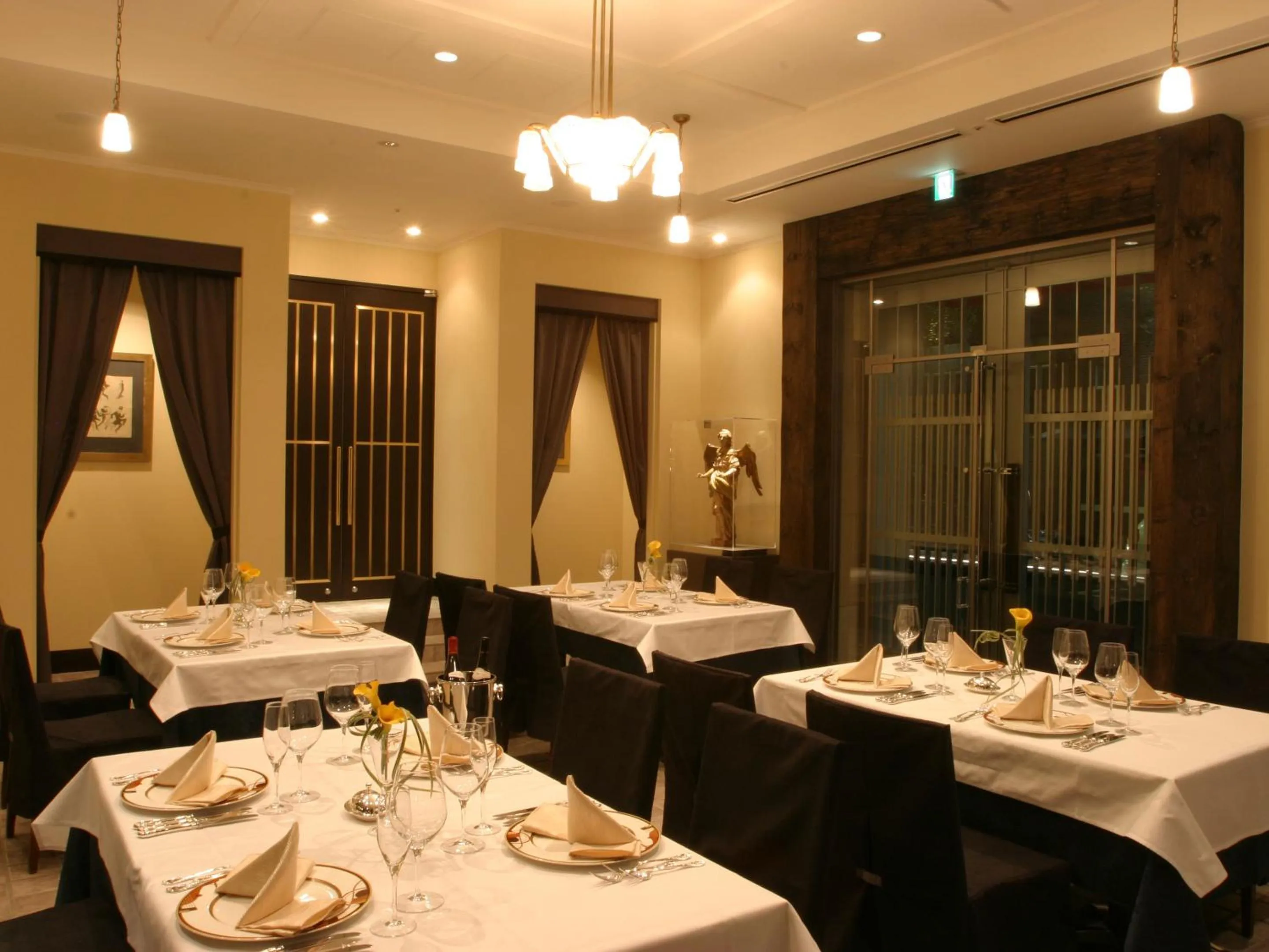 Restaurant/places to eat in Hotel Monterey Ginza