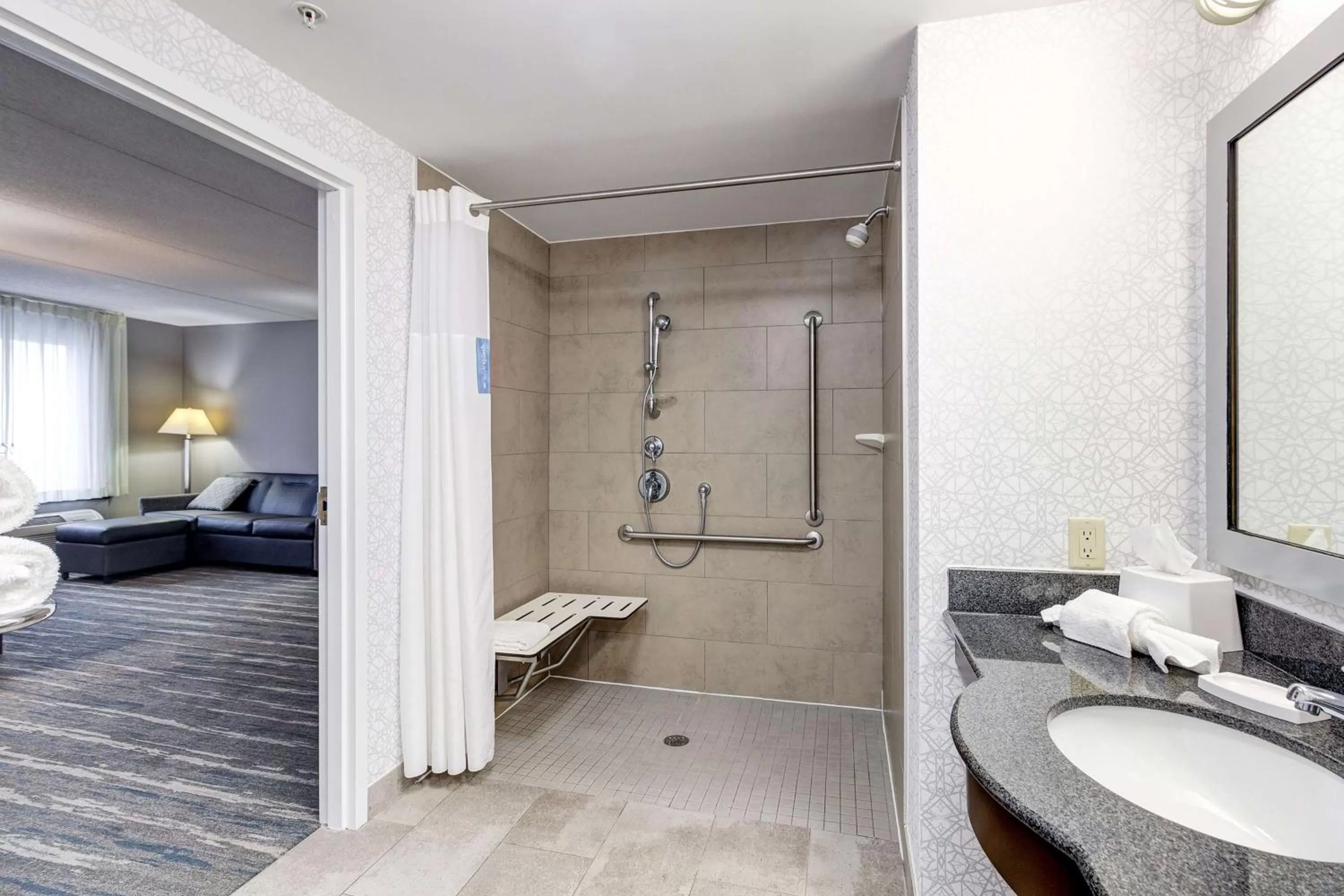 Bathroom, Bed in Hampton Inn & Suites by Hilton Brantford