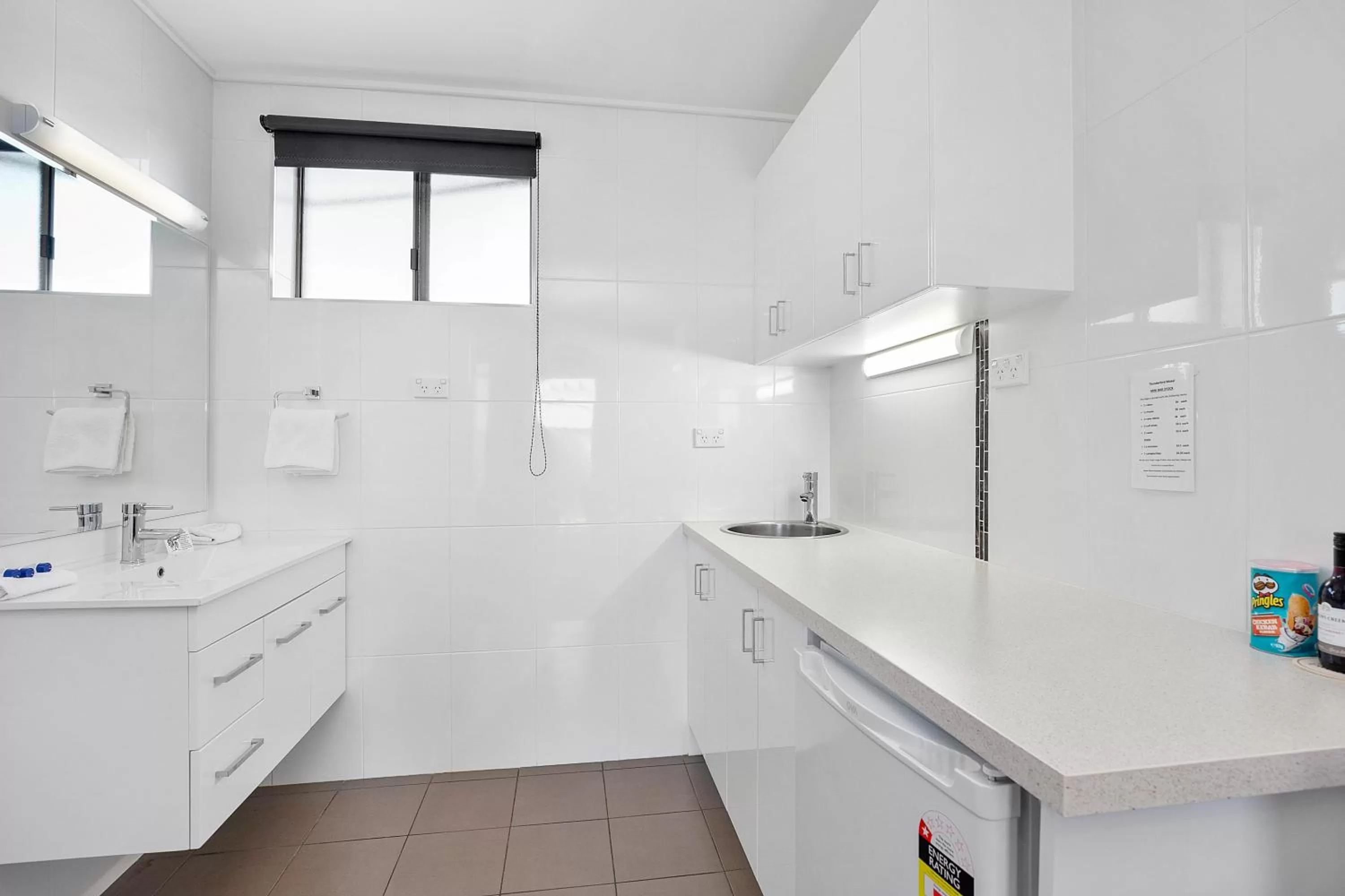 Bathroom in Thunderbird Motel Yass