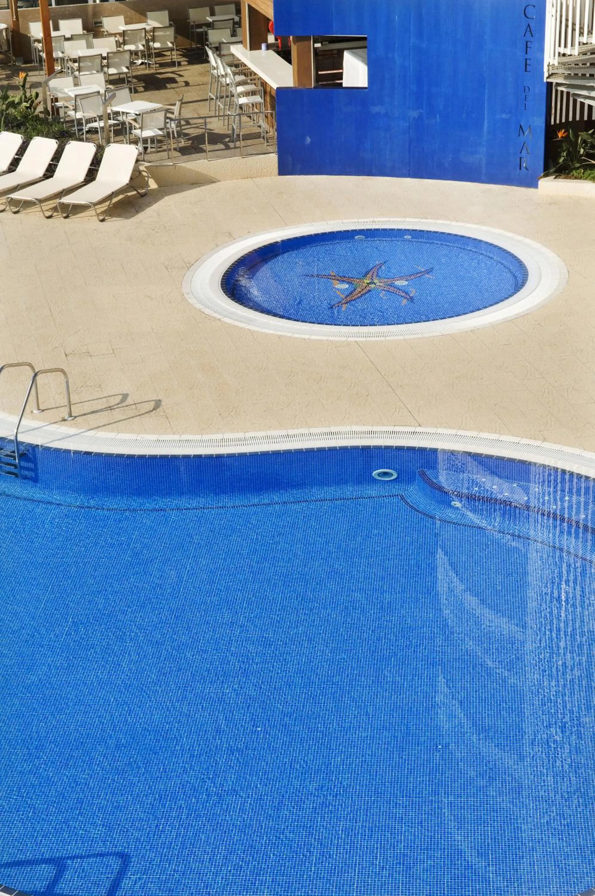 Pool view in Hotel Augustus