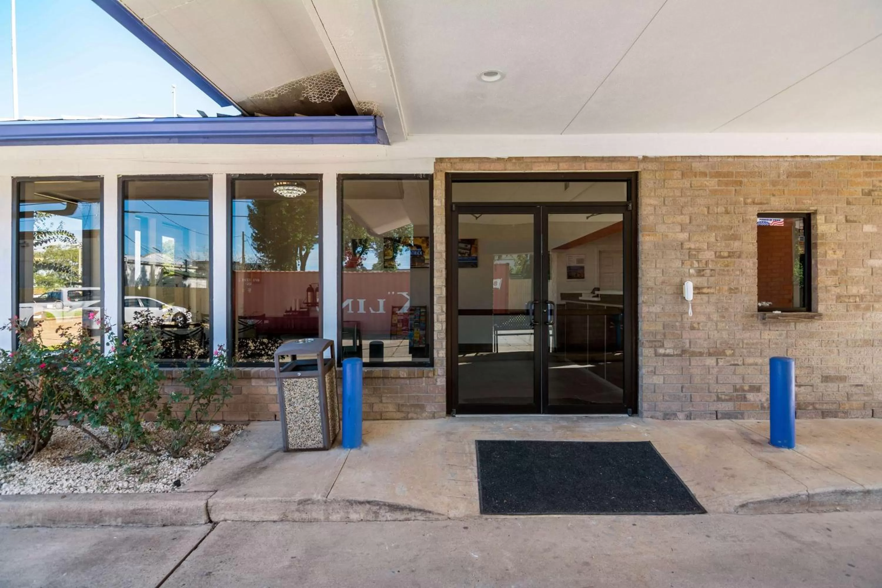 Property building in Motel 6-Freeport, TX