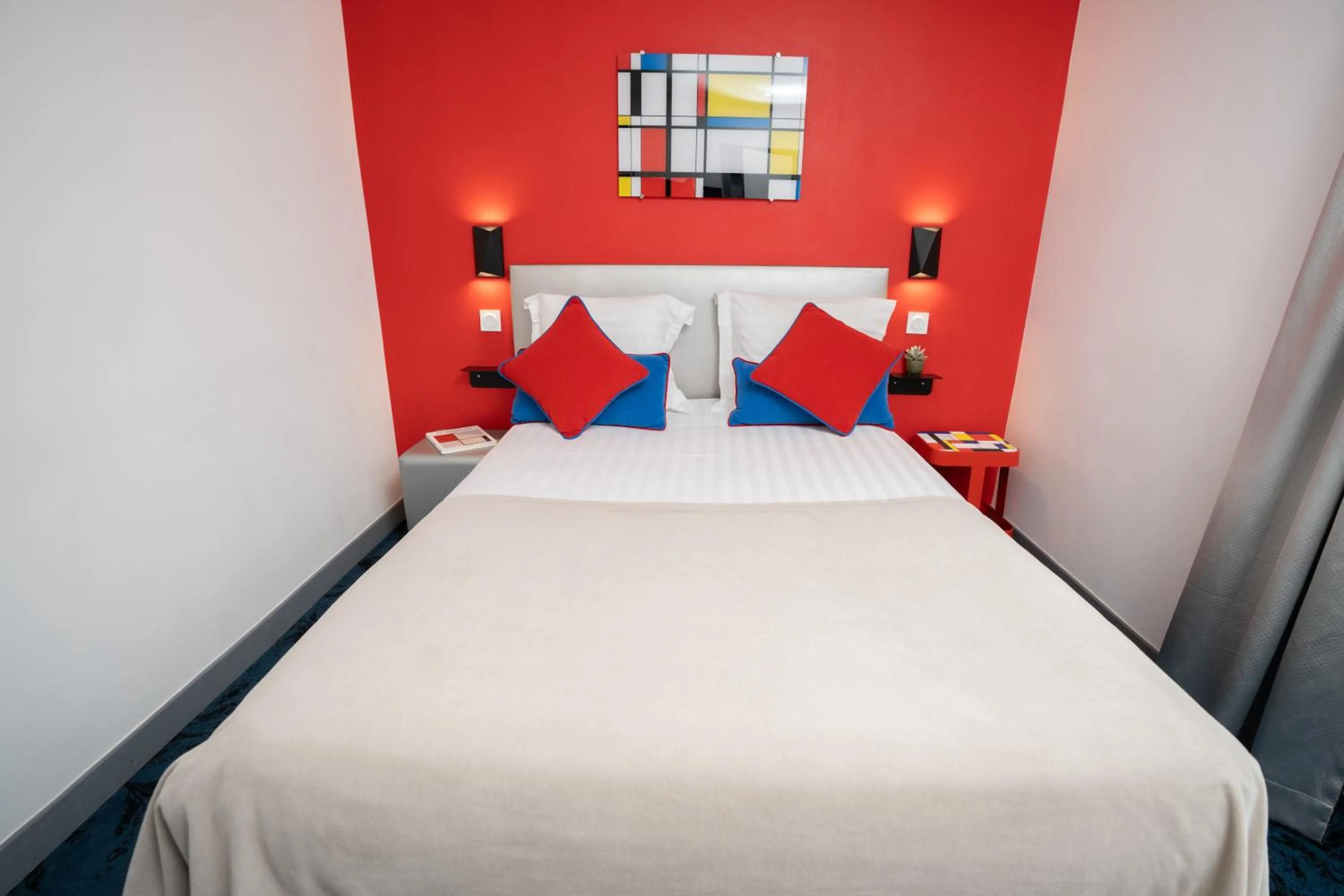 Bed in Hôtel Du Mont Dore Batignolles