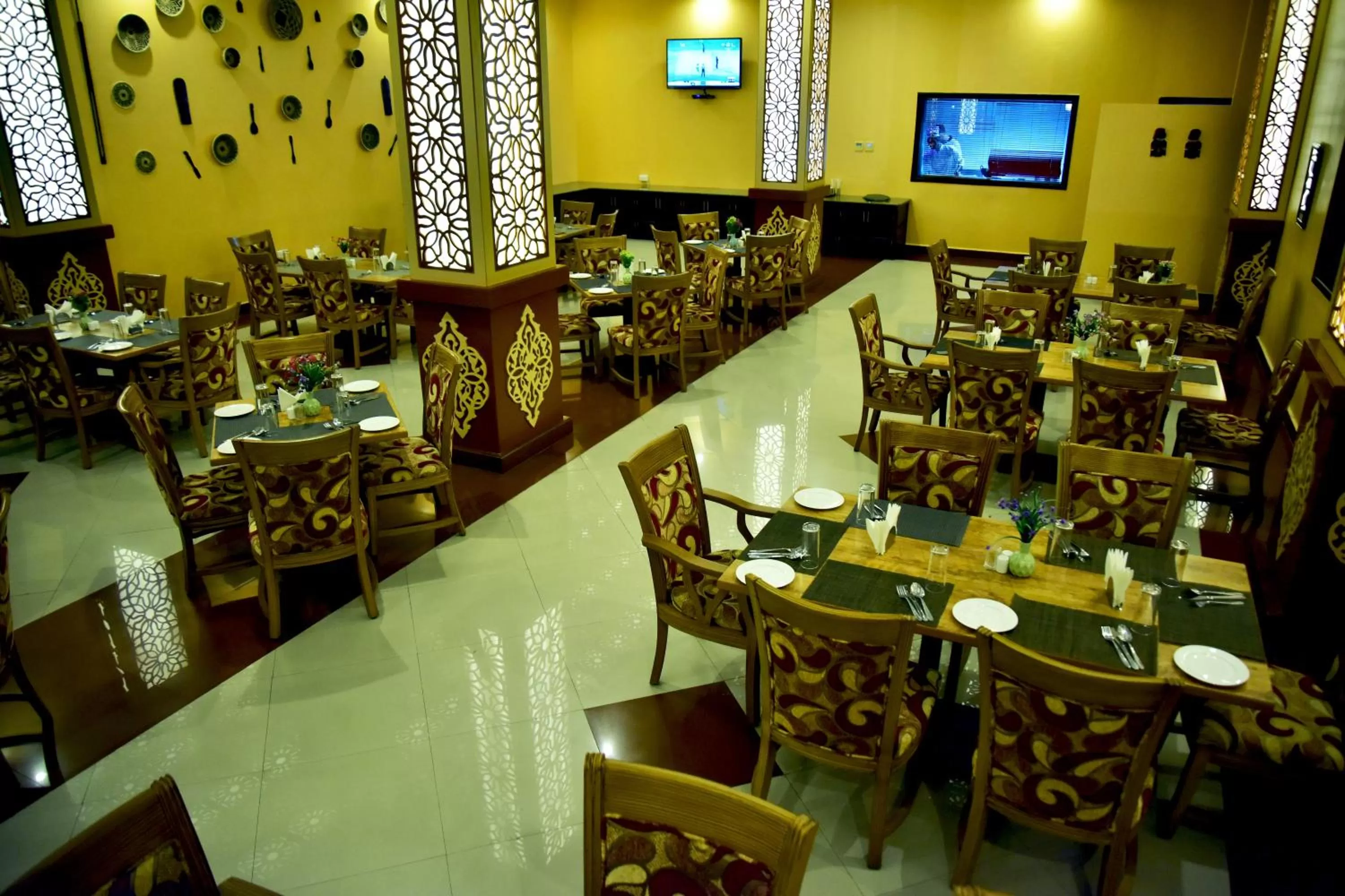 Restaurant/places to eat in Hotel Blue Sapphire