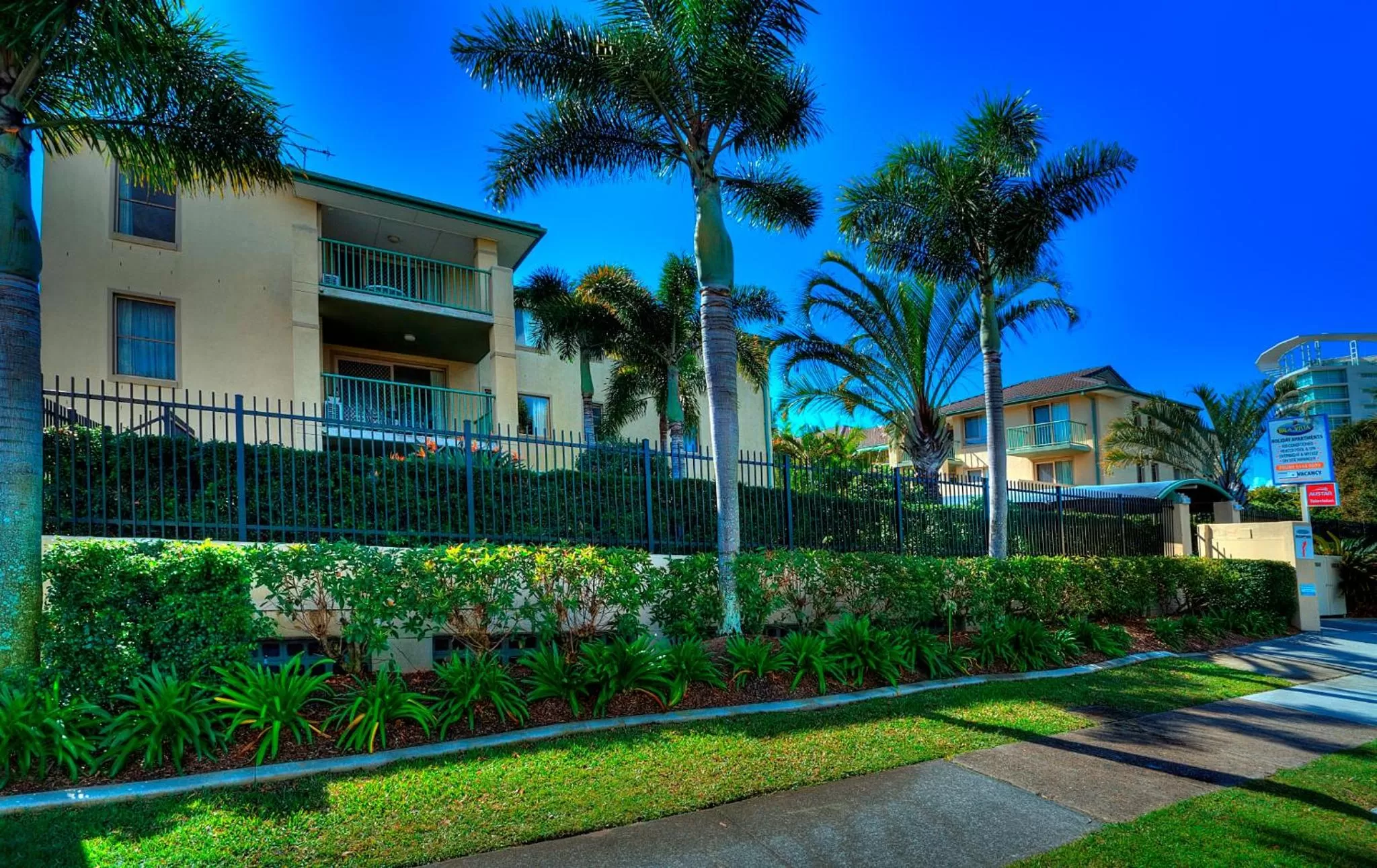 Facade/entrance in Bila Vista Kirra Beachside Apartments
