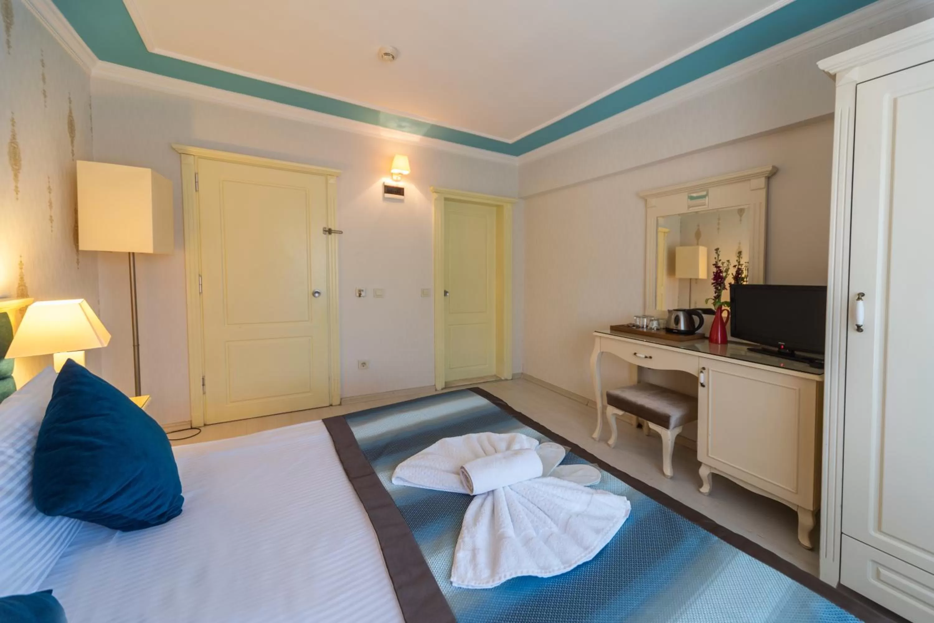 Photo of the whole room, Bed in Viva Deluxe Hotel