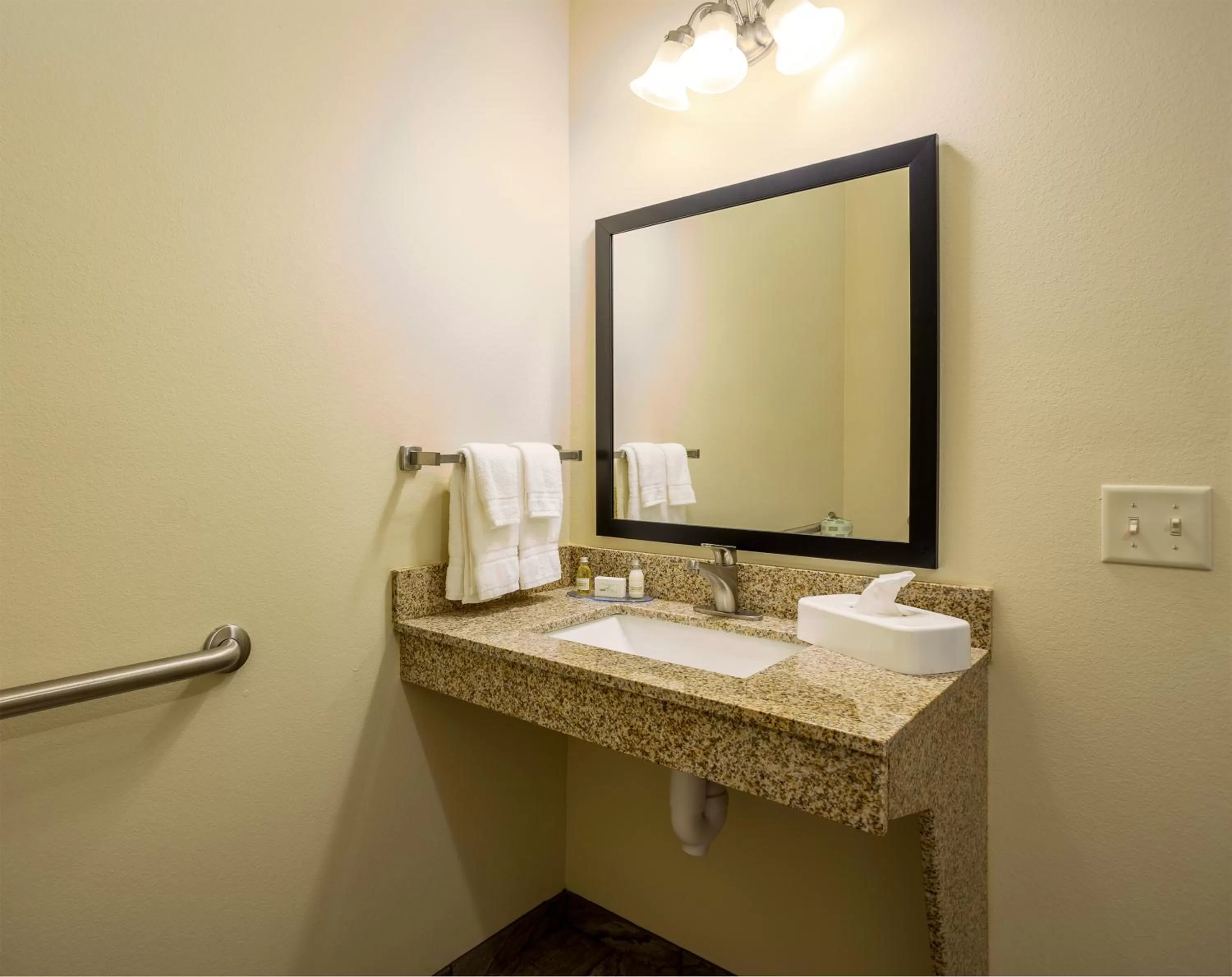 Bathroom in Cobblestone Inn & Suites - Brookville