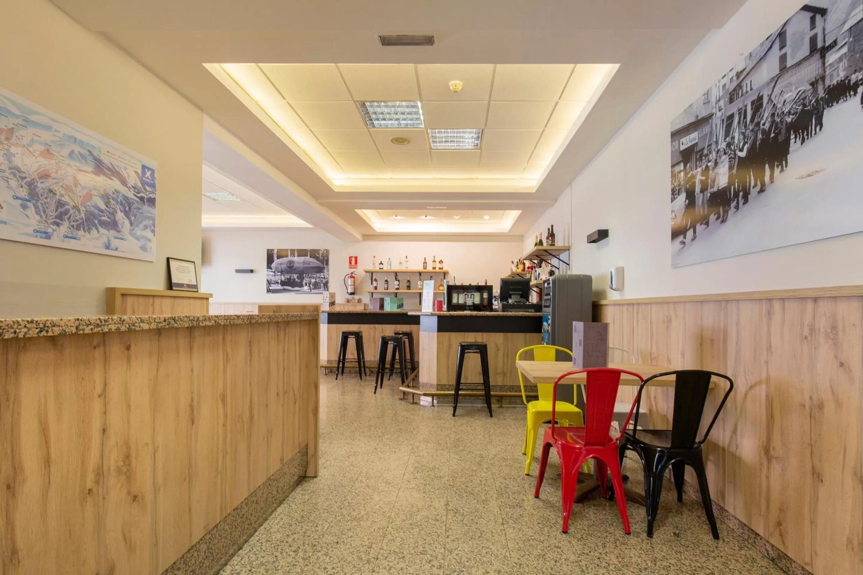 Restaurant/places to eat in Hotel Encamp by Nexta