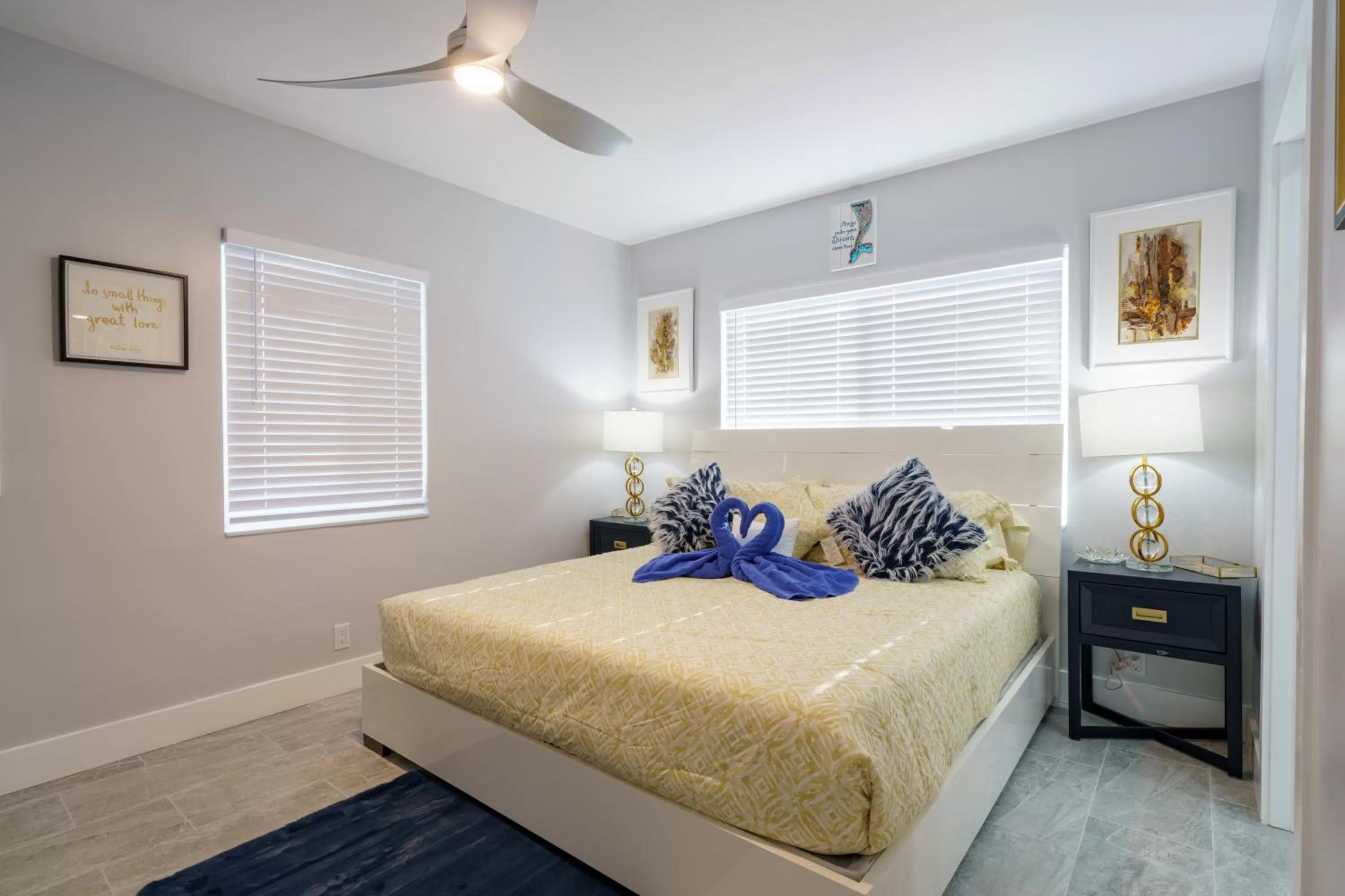 Bedroom, Bed in The Surf Hollywood Beach