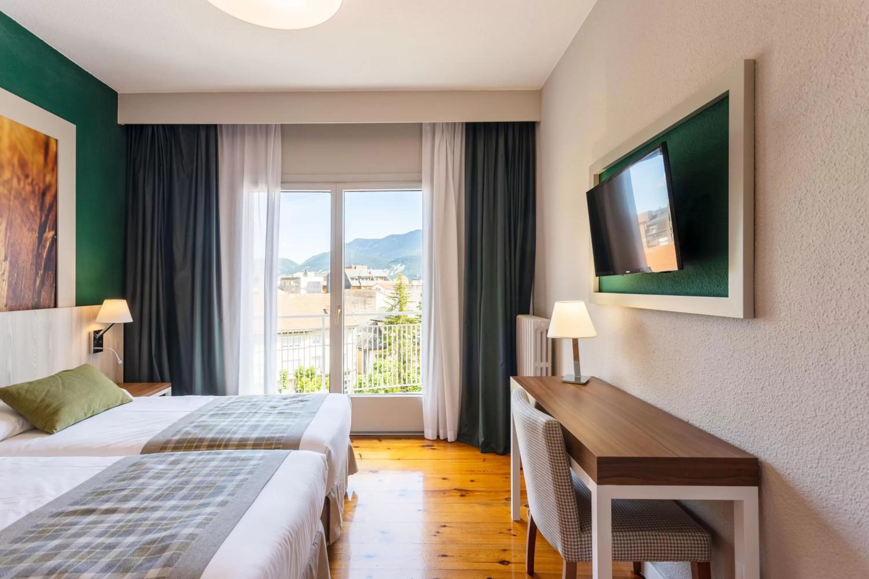 Photo of the whole room, Bed in Gran Hotel de Jaca