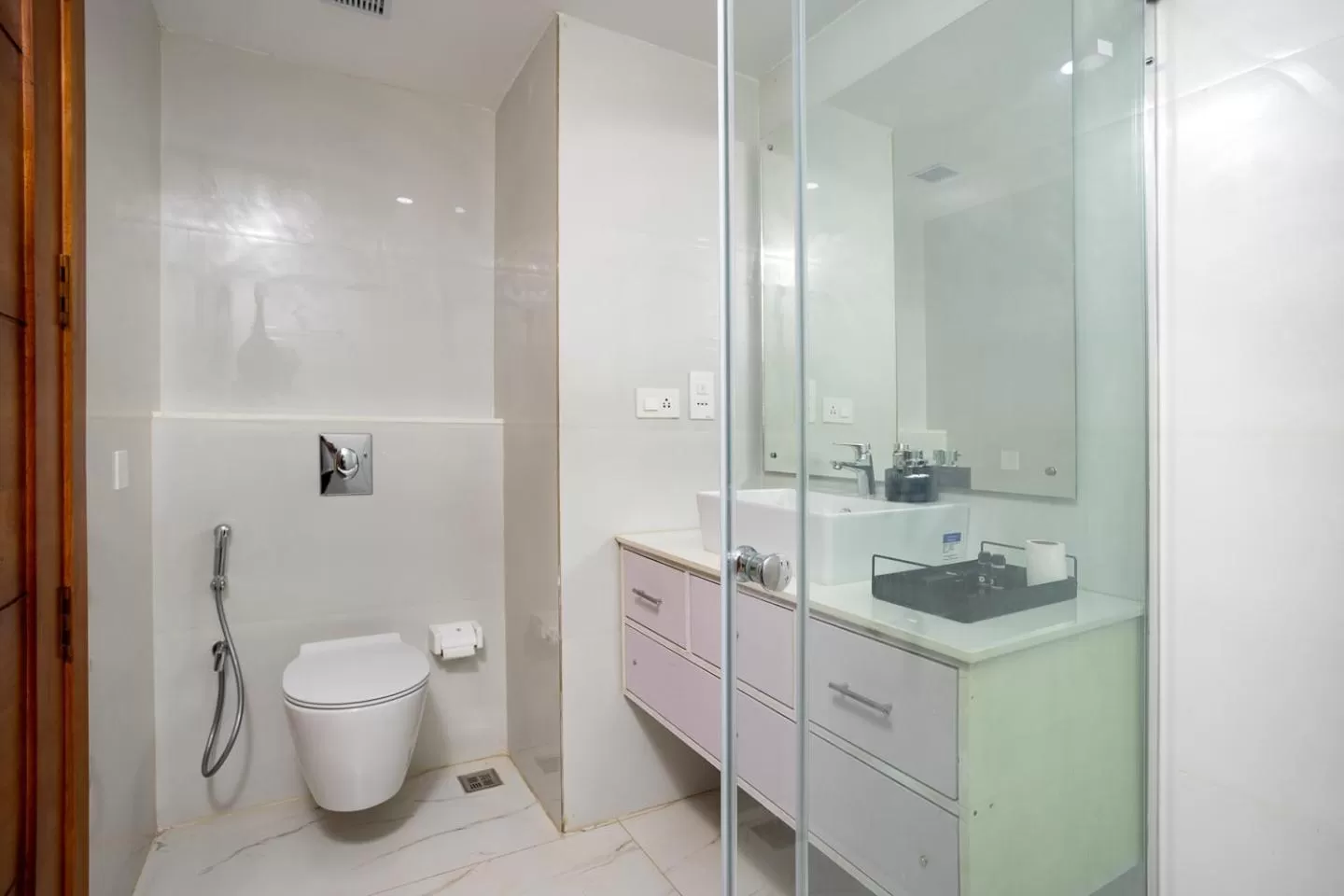 Shower in HOTEL WHITE HOUSE, Munnar