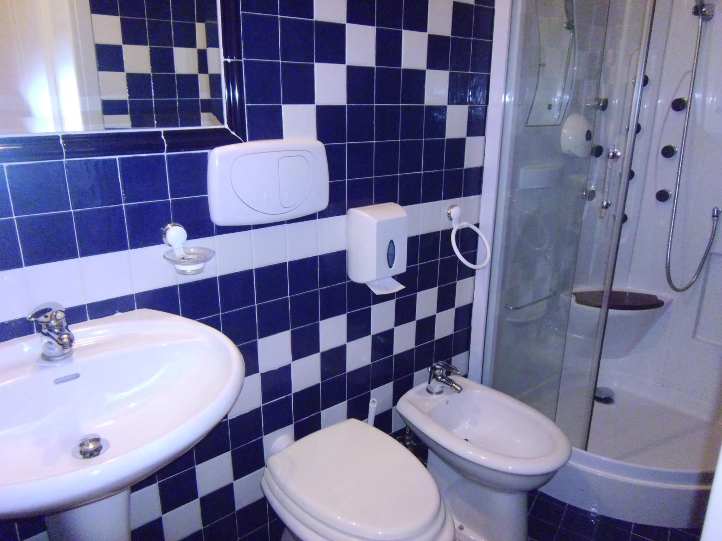 Shower in Cambridge Hotel