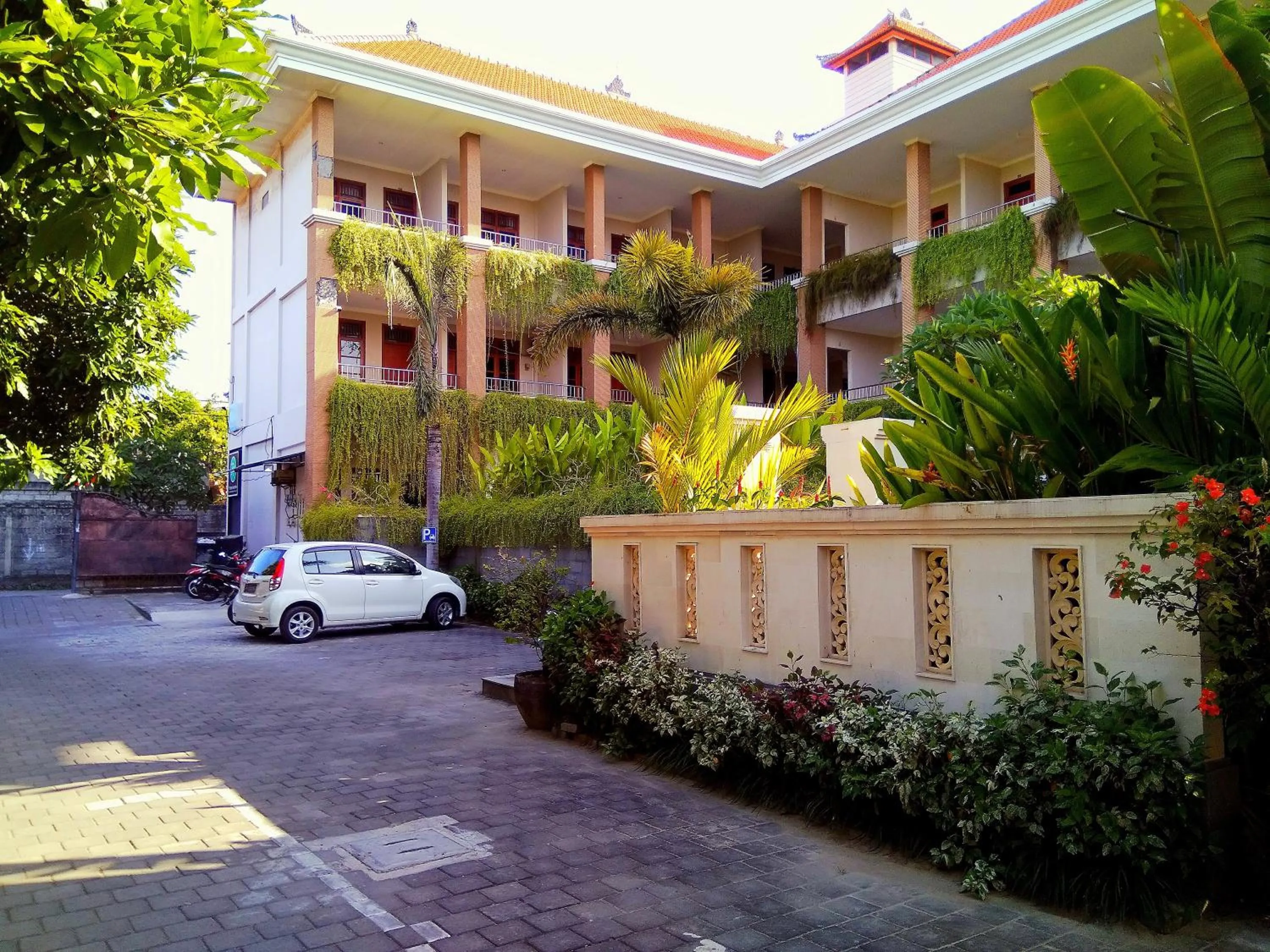 Facade/entrance in Pondok Anyar Hotel