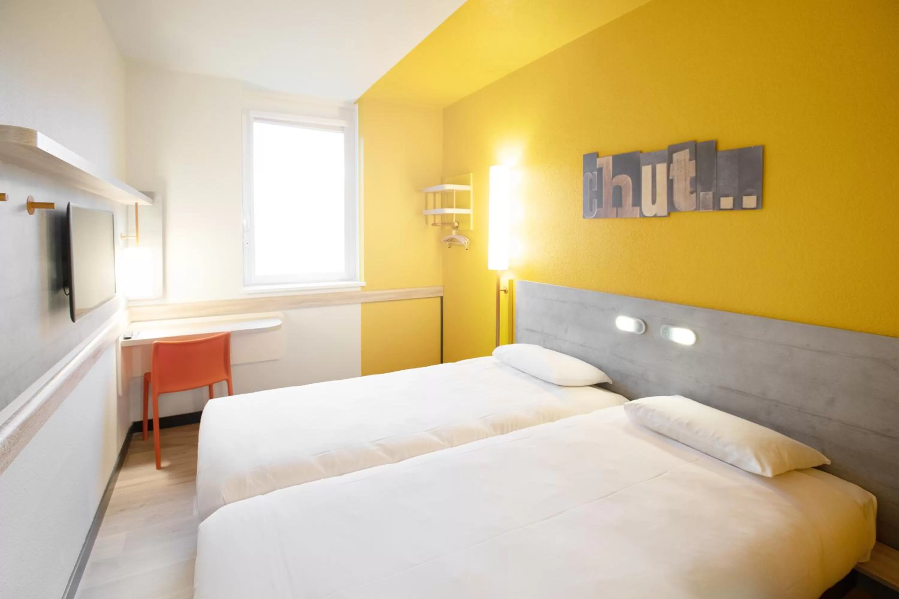 Photo of the whole room, Bed in ibis budget Genève Aéroport