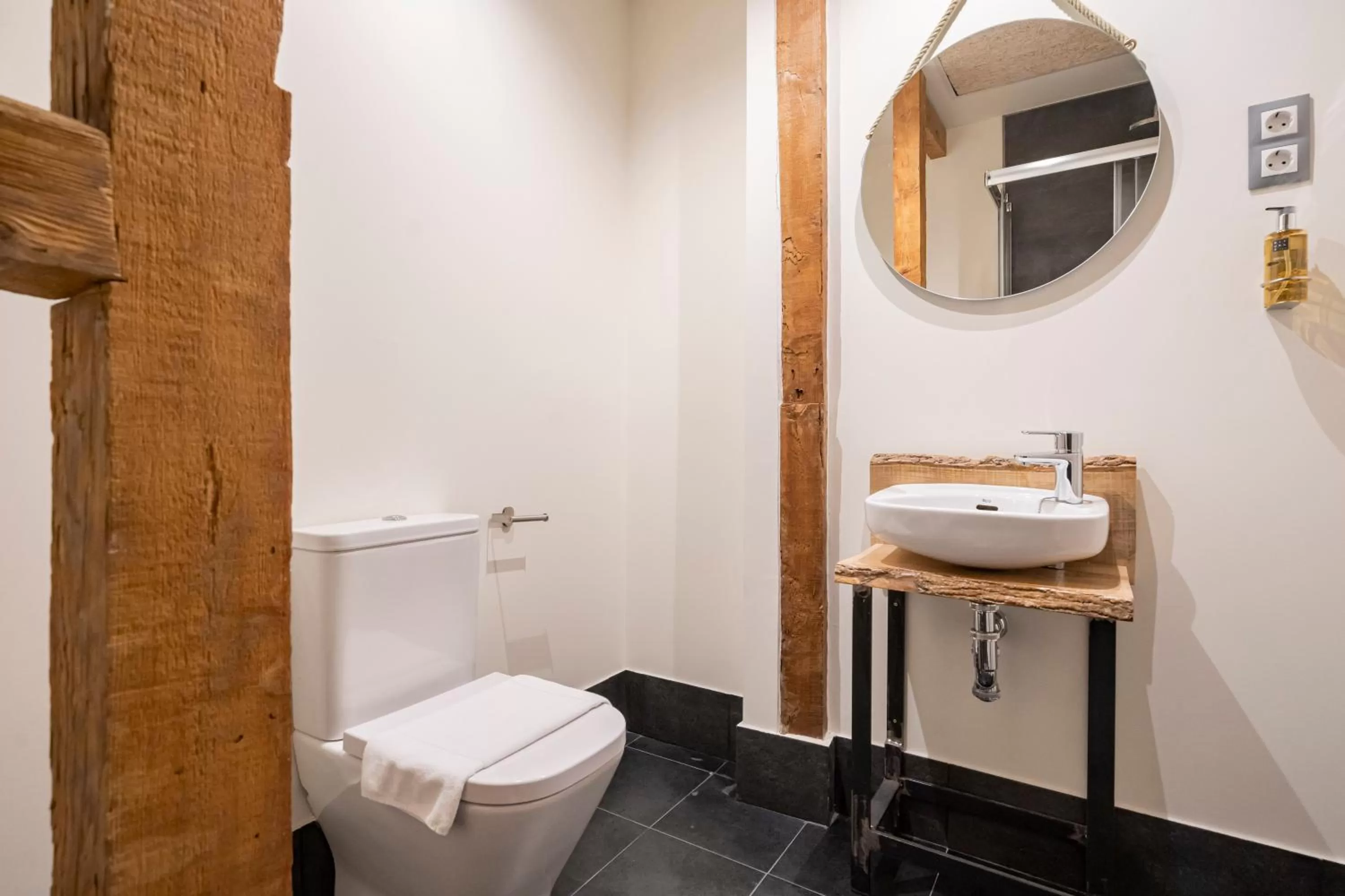 Bathroom in Dobo Azacanes Hostal