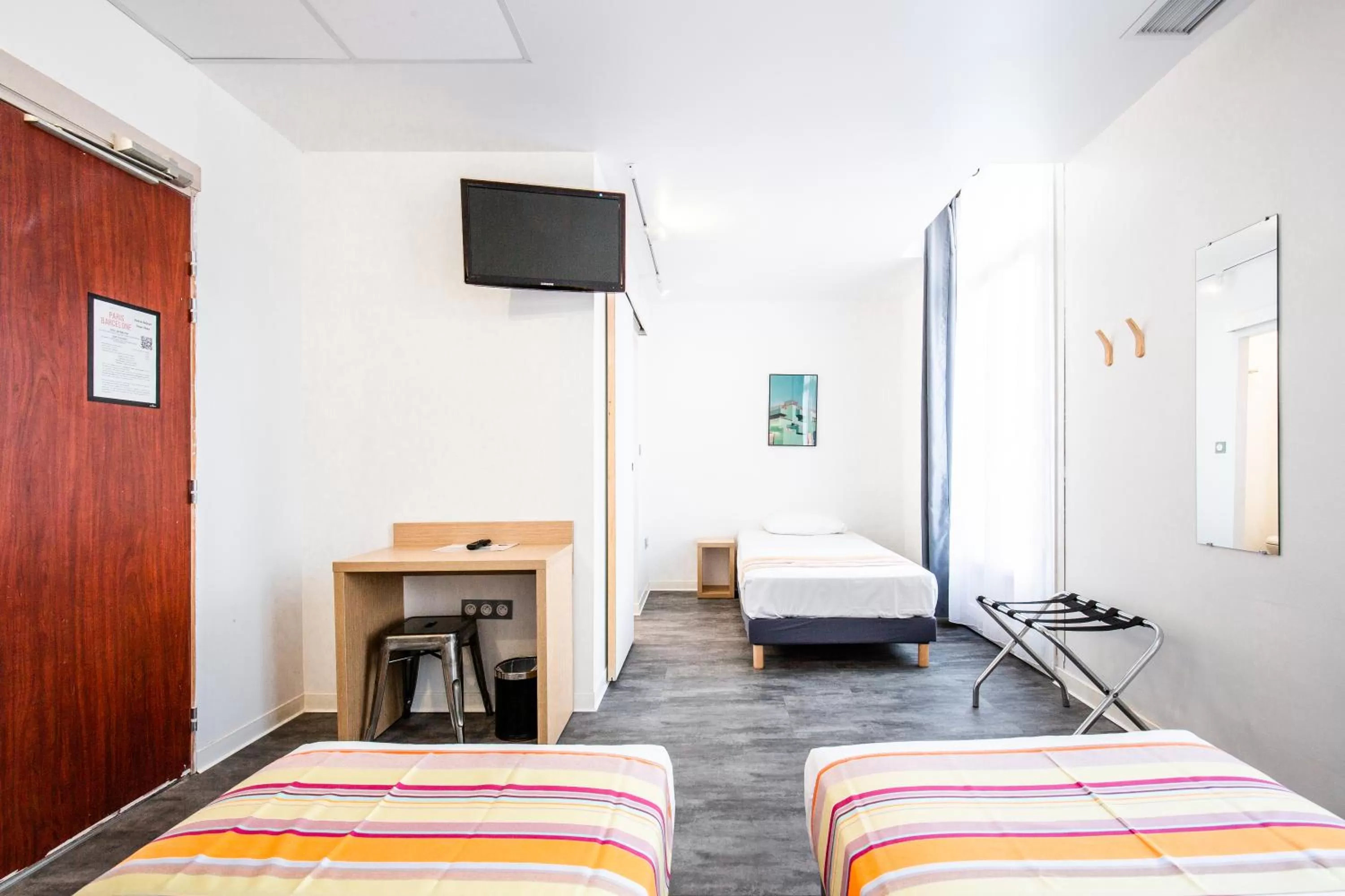 Bedroom, Bed in Hôtel PB - Paris-Barcelone