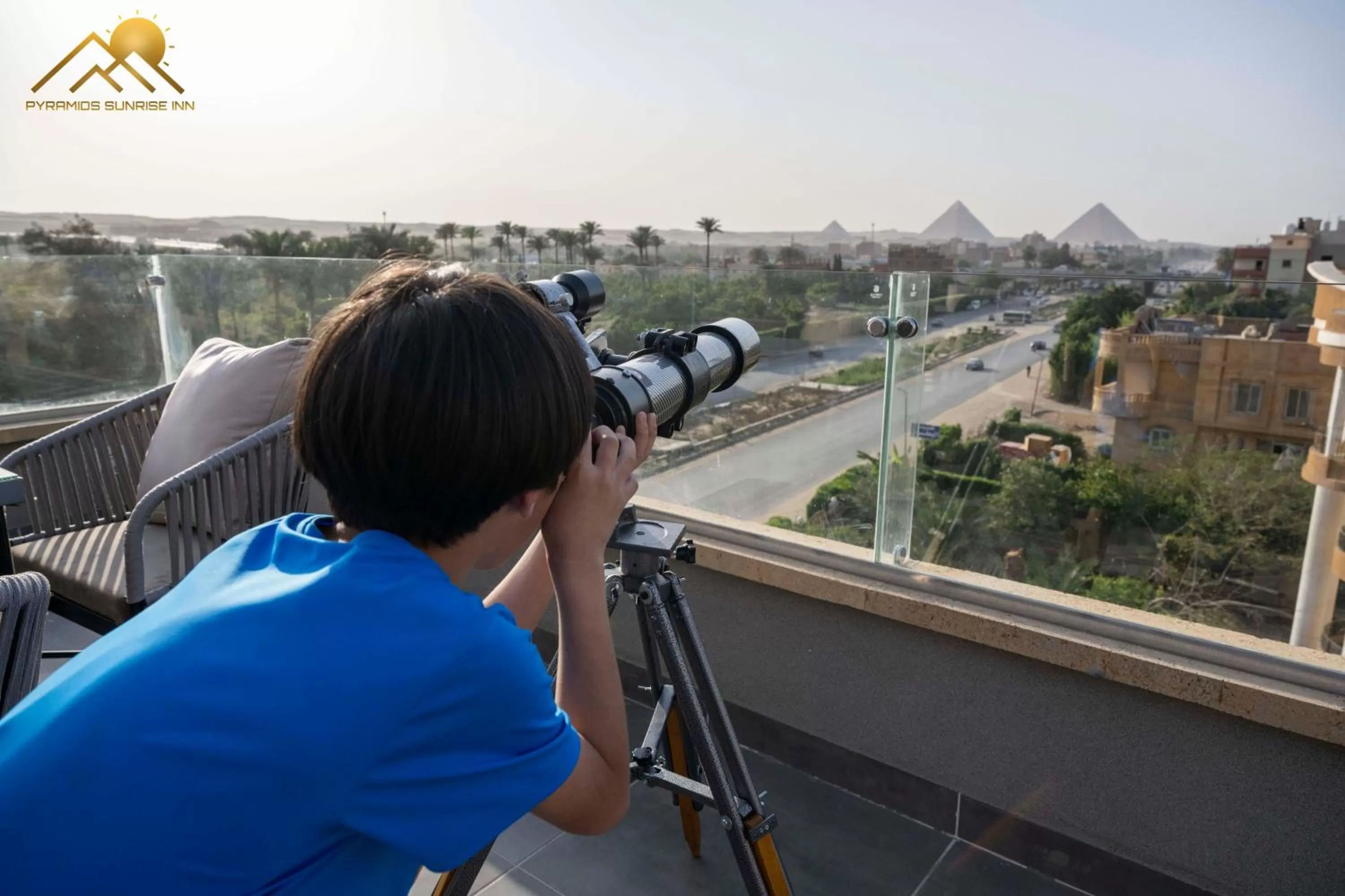 People in Pyramids sunrise inn