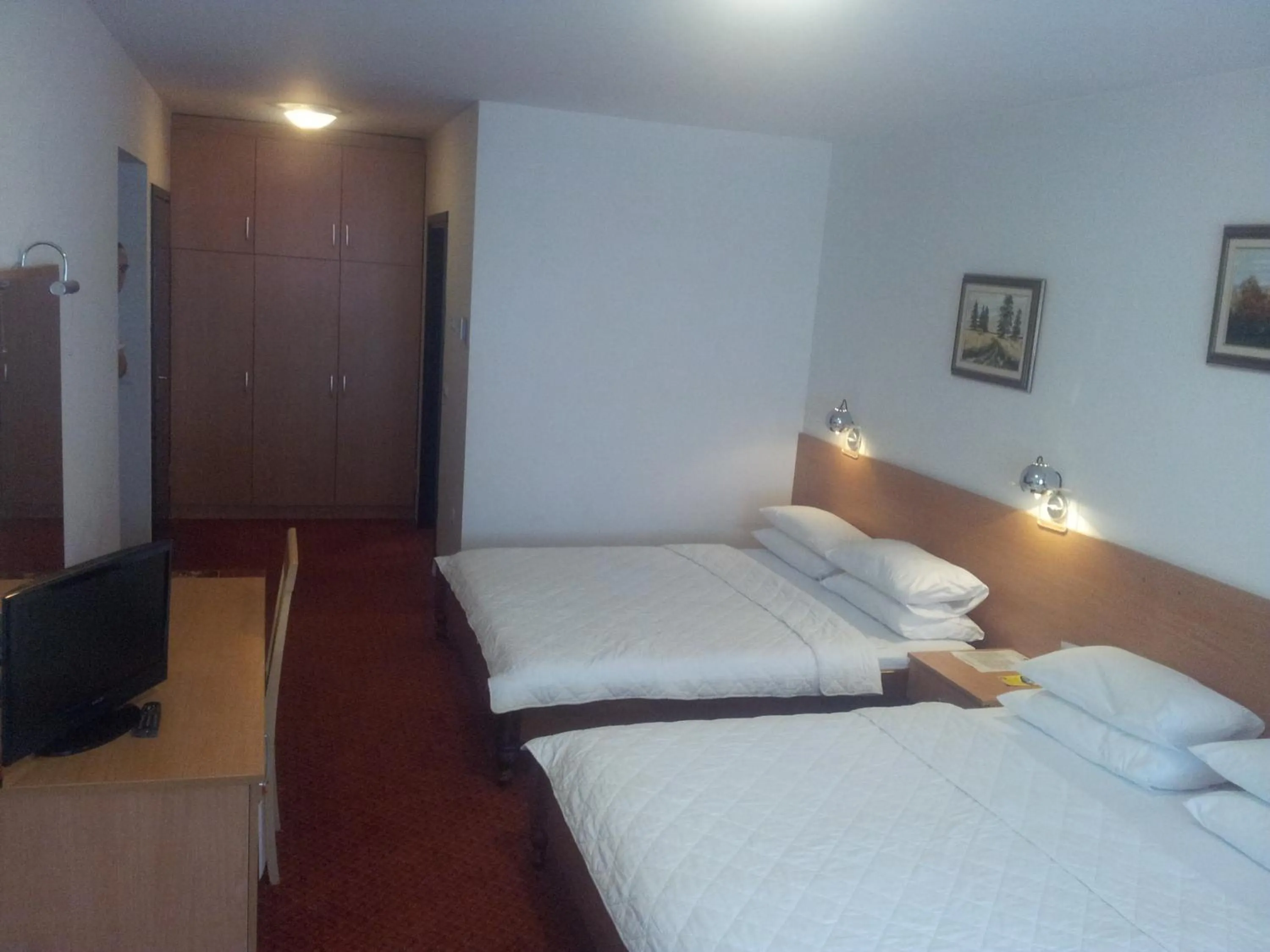 Photo of the whole room, Bed in Hotel Grand