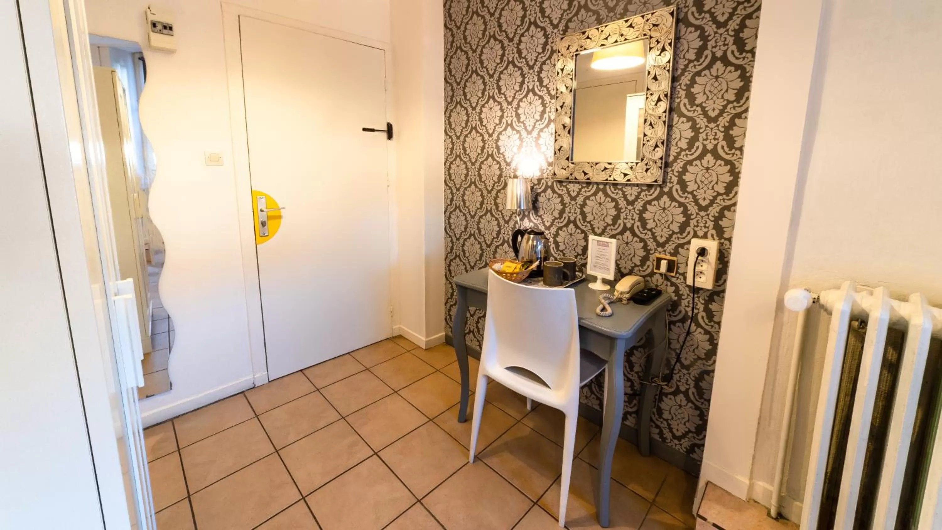 Coffee/tea facilities in Hôtel Furania