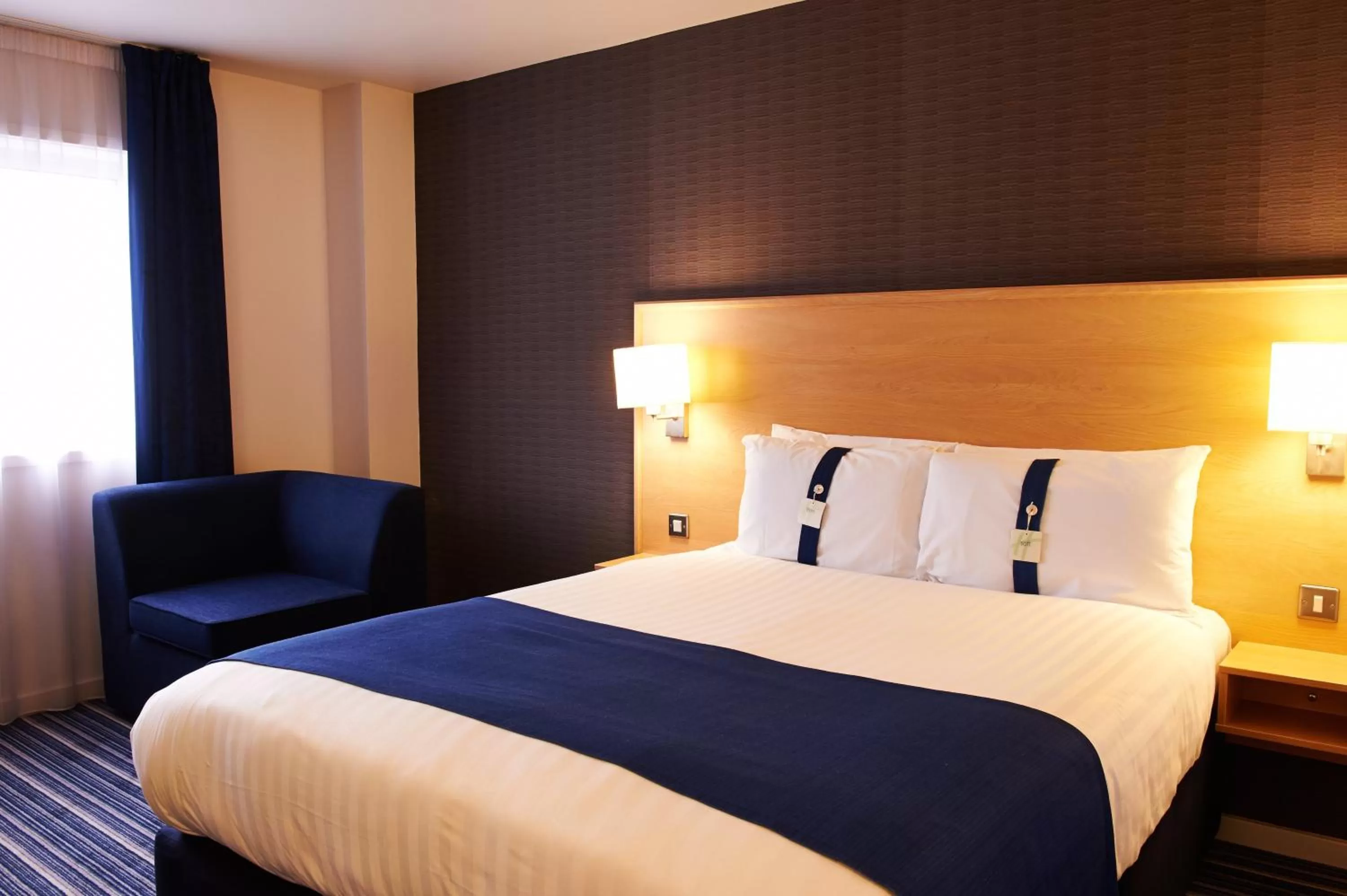 Photo of the whole room, Bed in Holiday Inn Express Manchester Airport by IHG