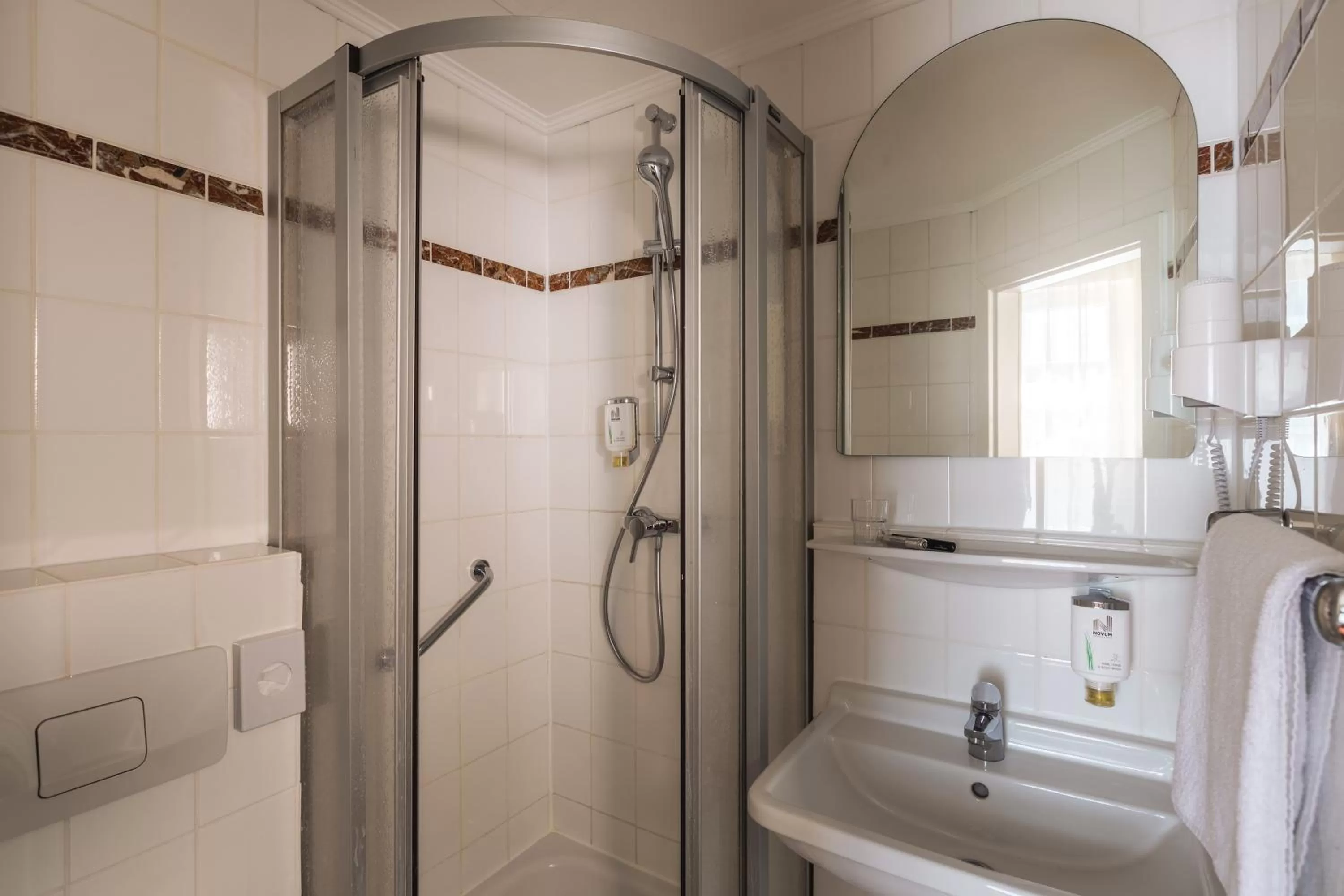 Toilet in Hotel Holstenwall Hamburg Neustadt