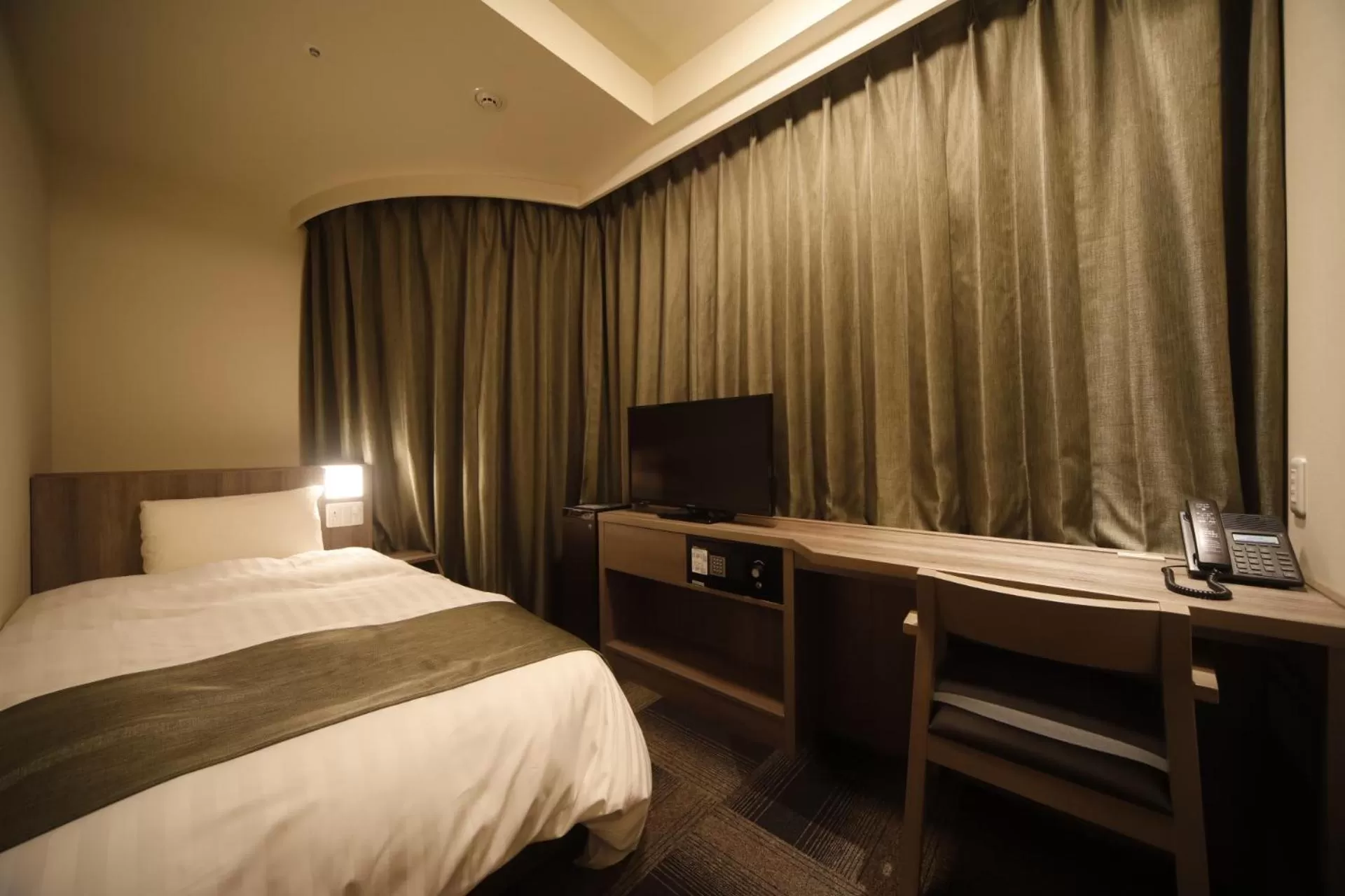 Bed in Dormy Inn Korakuen