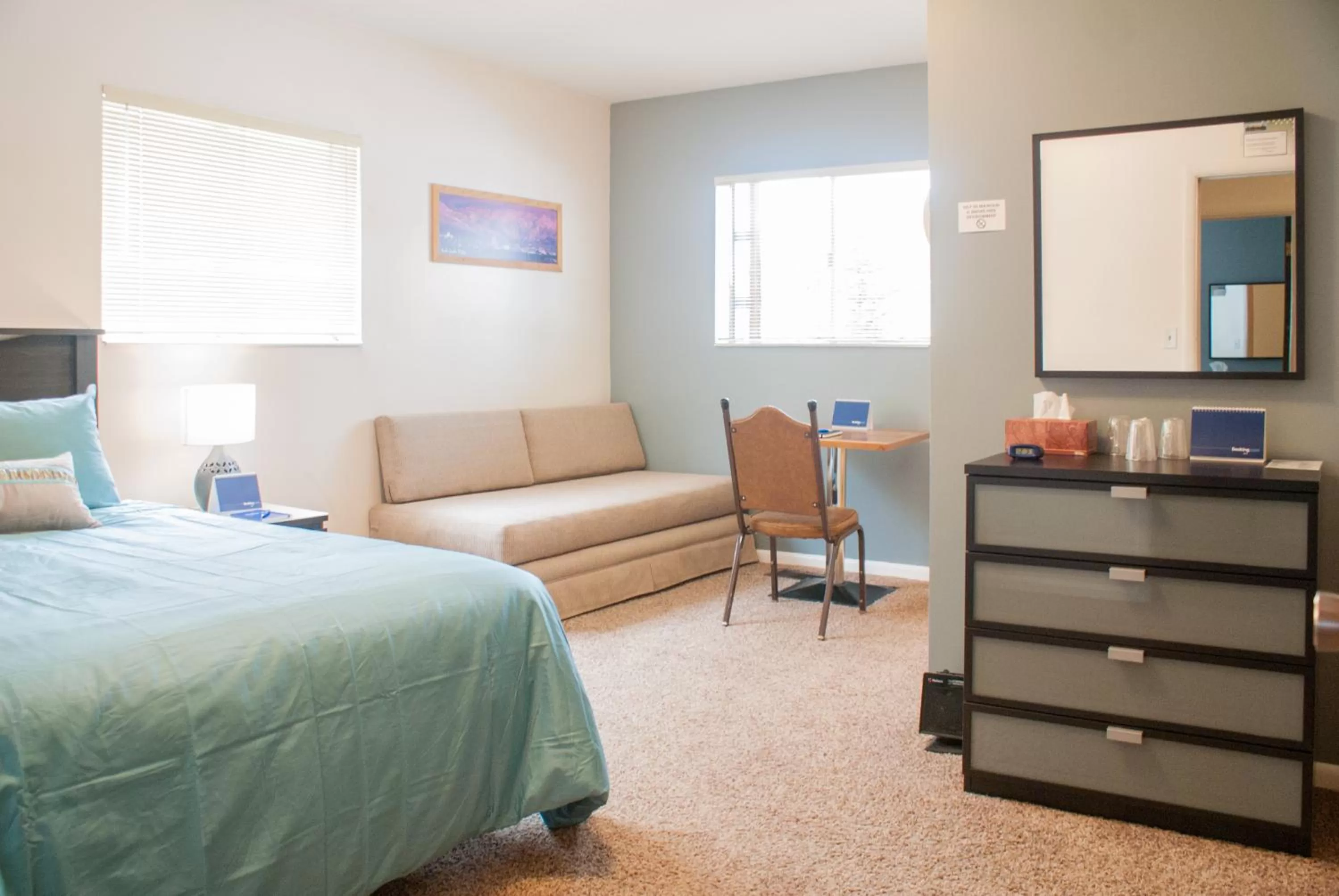 Photo of the whole room, Bed in Chateau Apres Lodge
