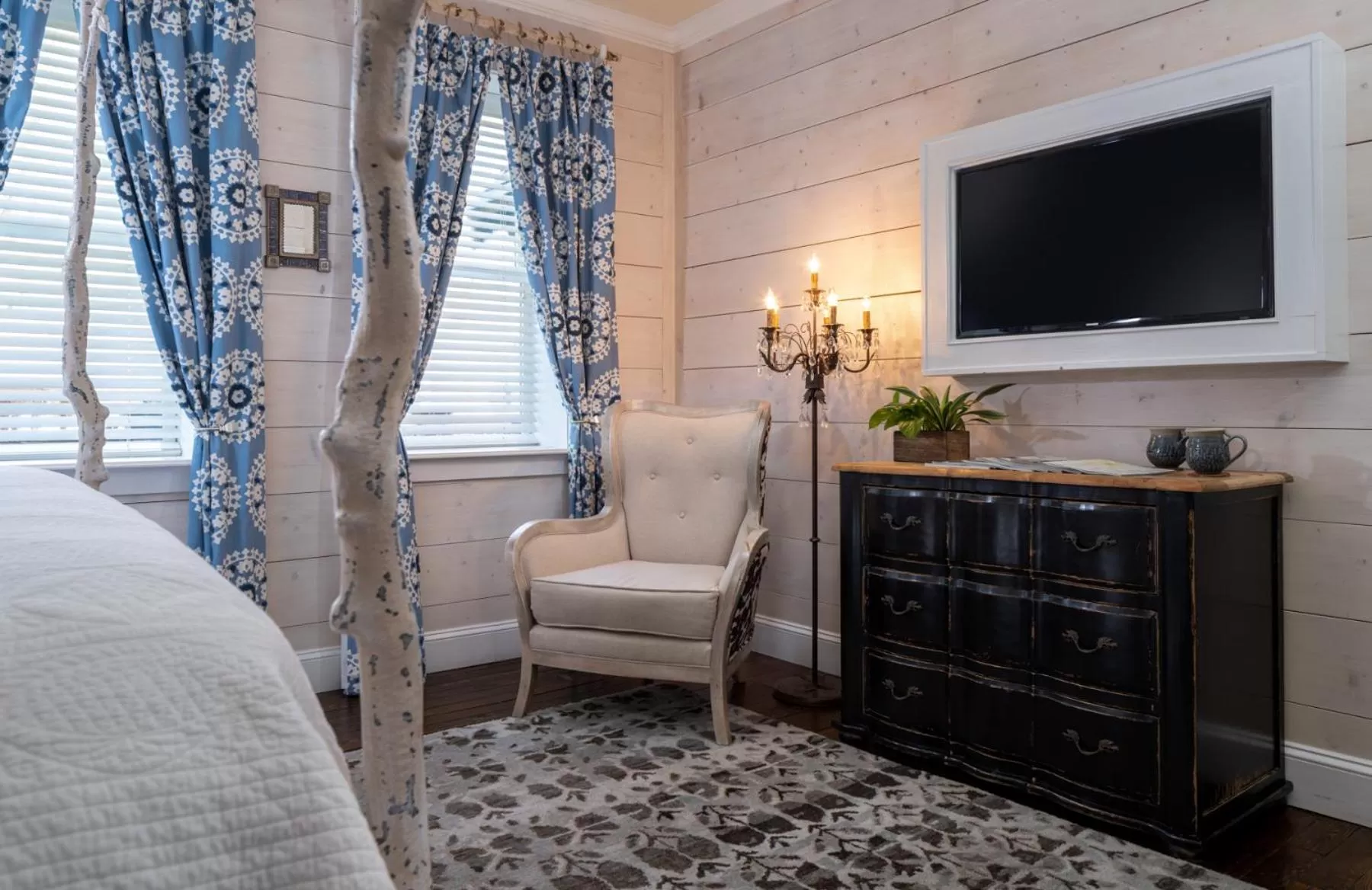 Bed in The White Birch Inn